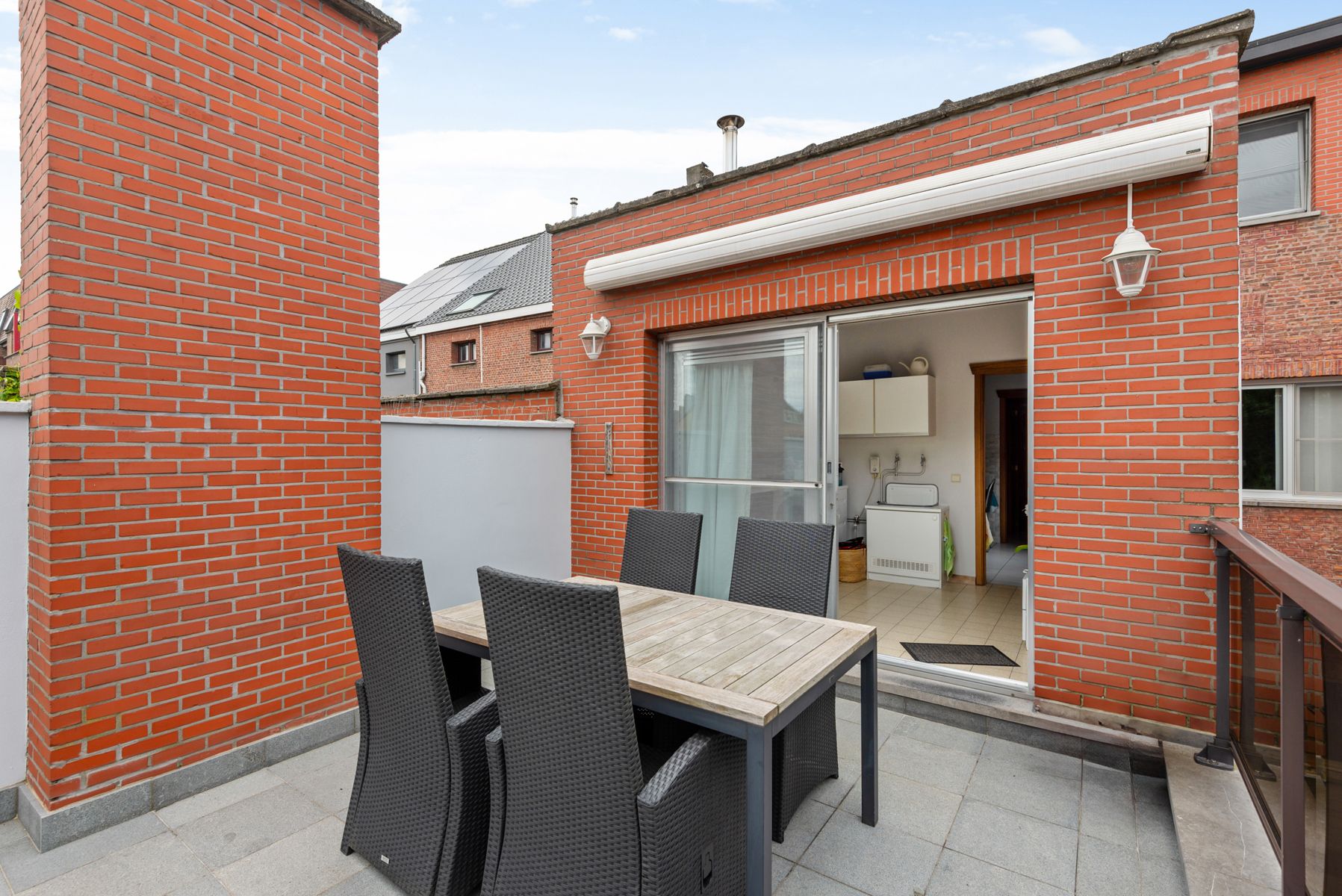 Goed onderhouden polyvalente woonst met tuin en 2 garages foto 10