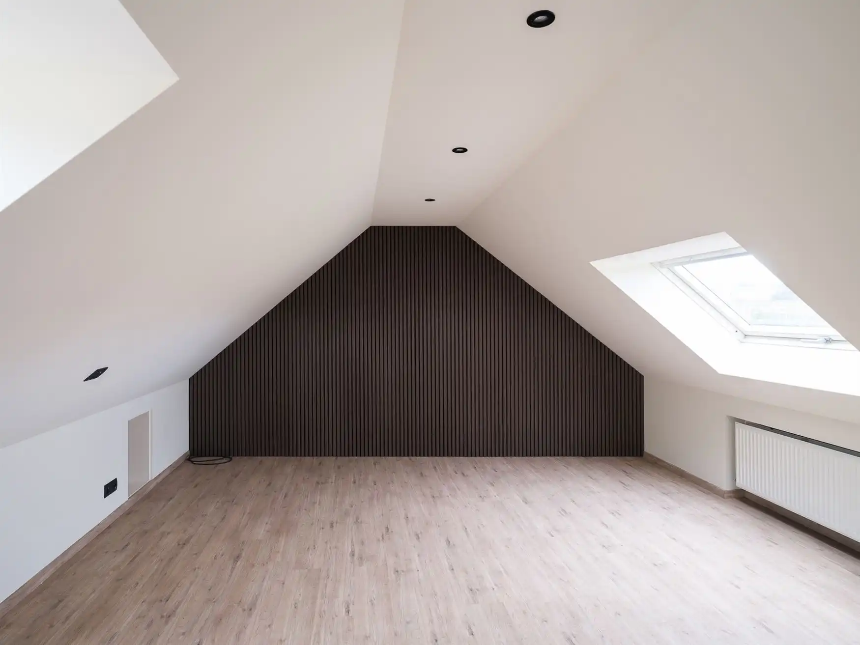 Loftgevoel achter een klassieke gevel; woning met verrassend interieur in centrum Zelzate. foto 15