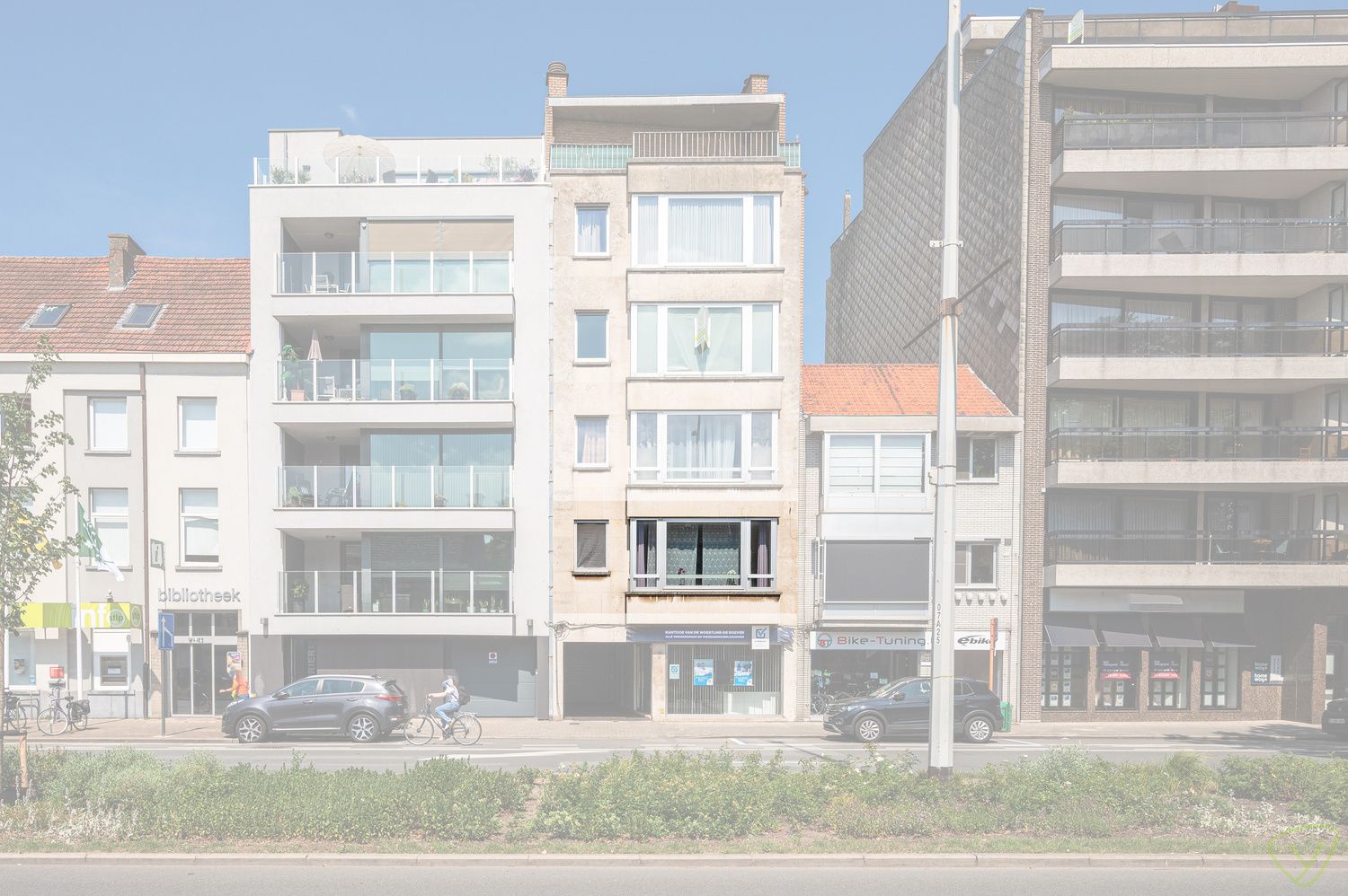 Centraal gelegen appartement met 2 slaapkamers in Eeklo met een zonnig terras. foto 18