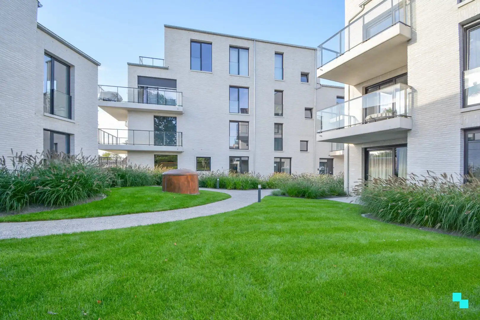 Thuiskomen in een groene oase van rust te Rumbeke foto {{pictureIndex}}