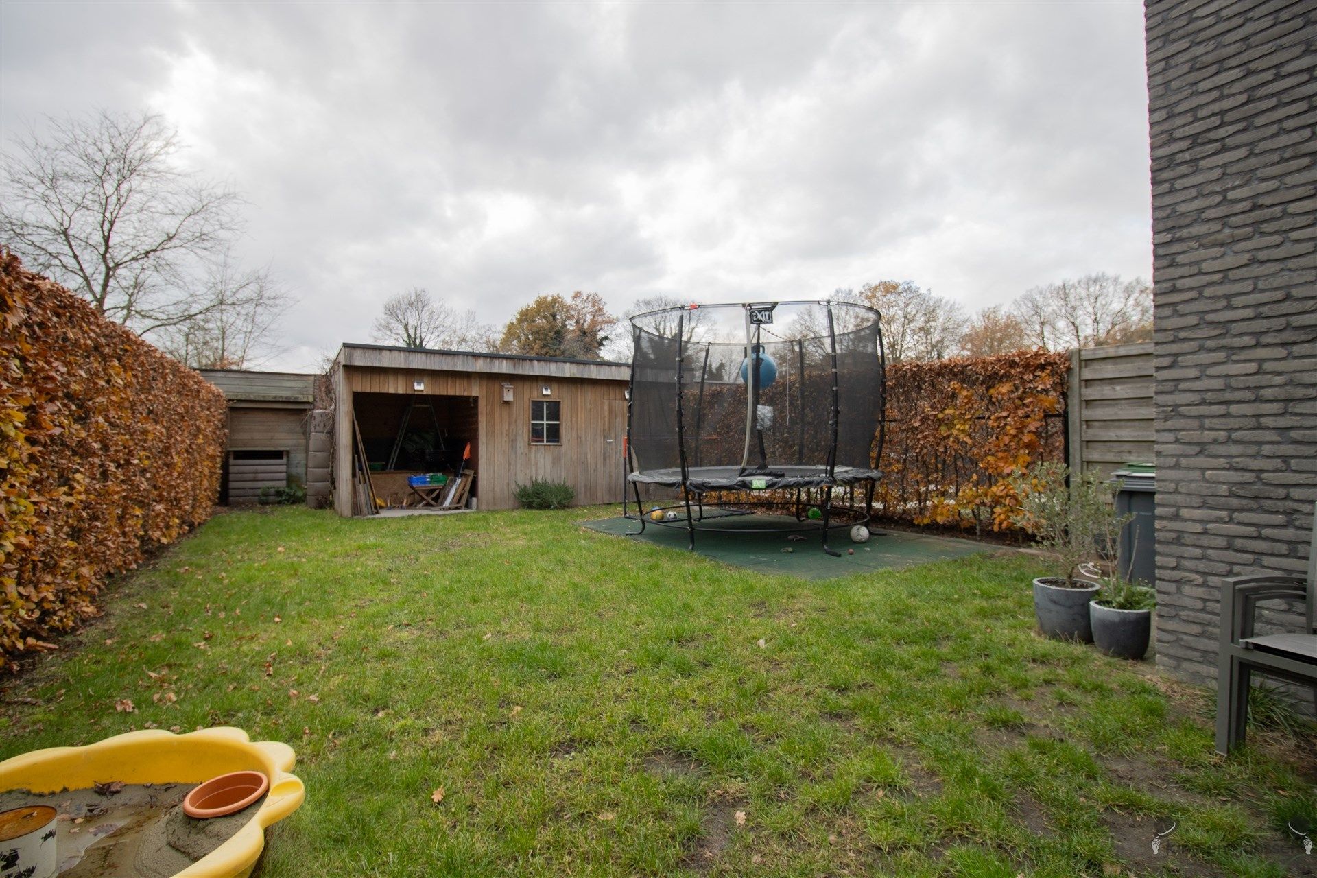 Rustig gelegen woning met 3 slaapkamers en inpandige garage op 223 m² foto 11