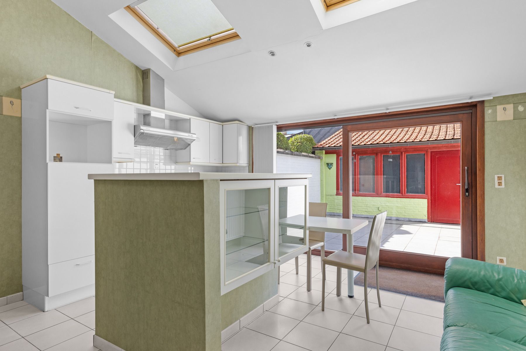 Karaktervolle woning met koer en garage in hartje Assebroek! foto 6