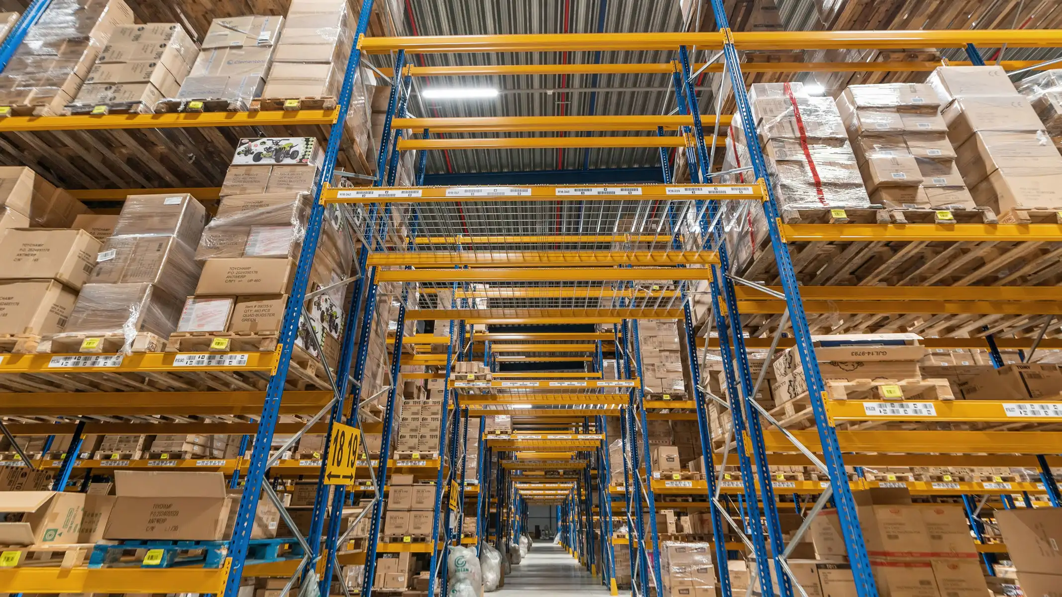 Volledig uitgerust distributiecentrum in nieuwbouwstaat foto 31