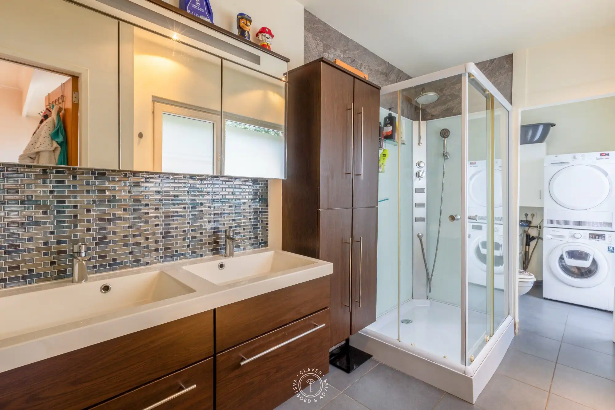 Drieslaapkamer woning met handelsfunctie aan het station van Beveren foto 7