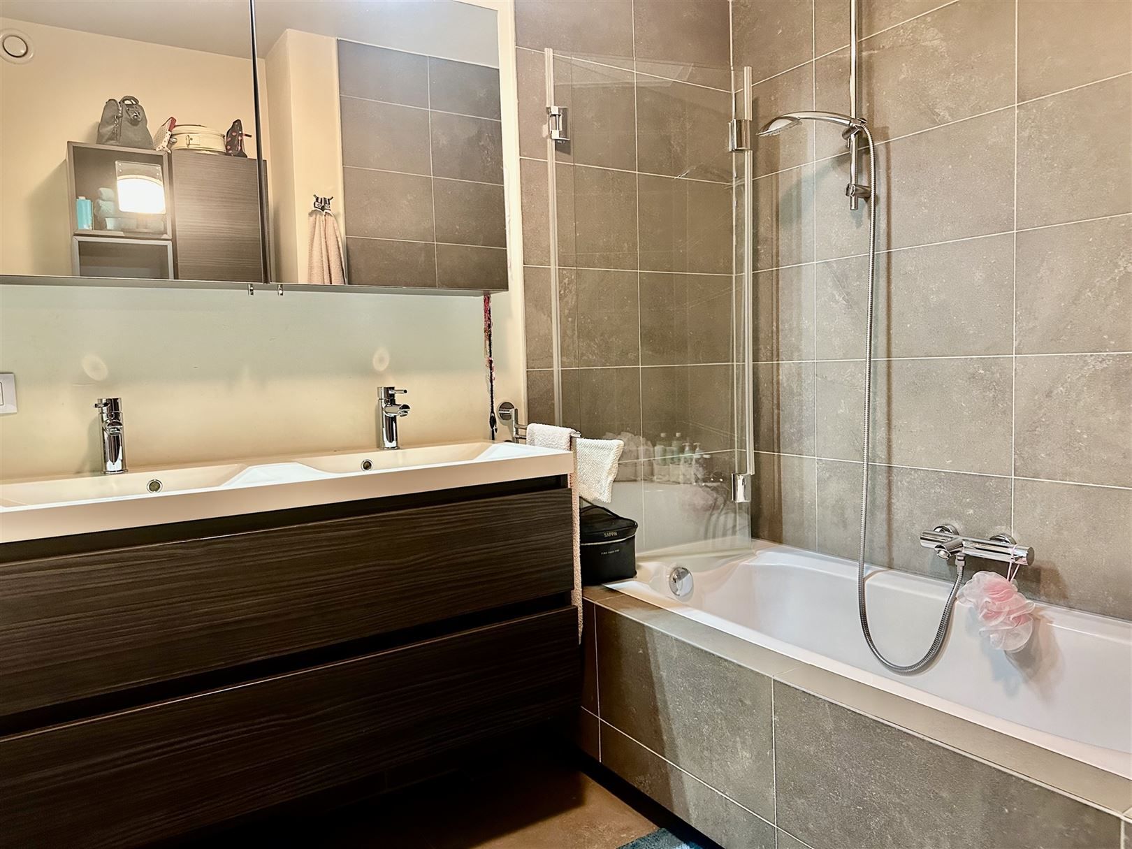 2 slpk appartement met terras en autostaanplaats. foto 10