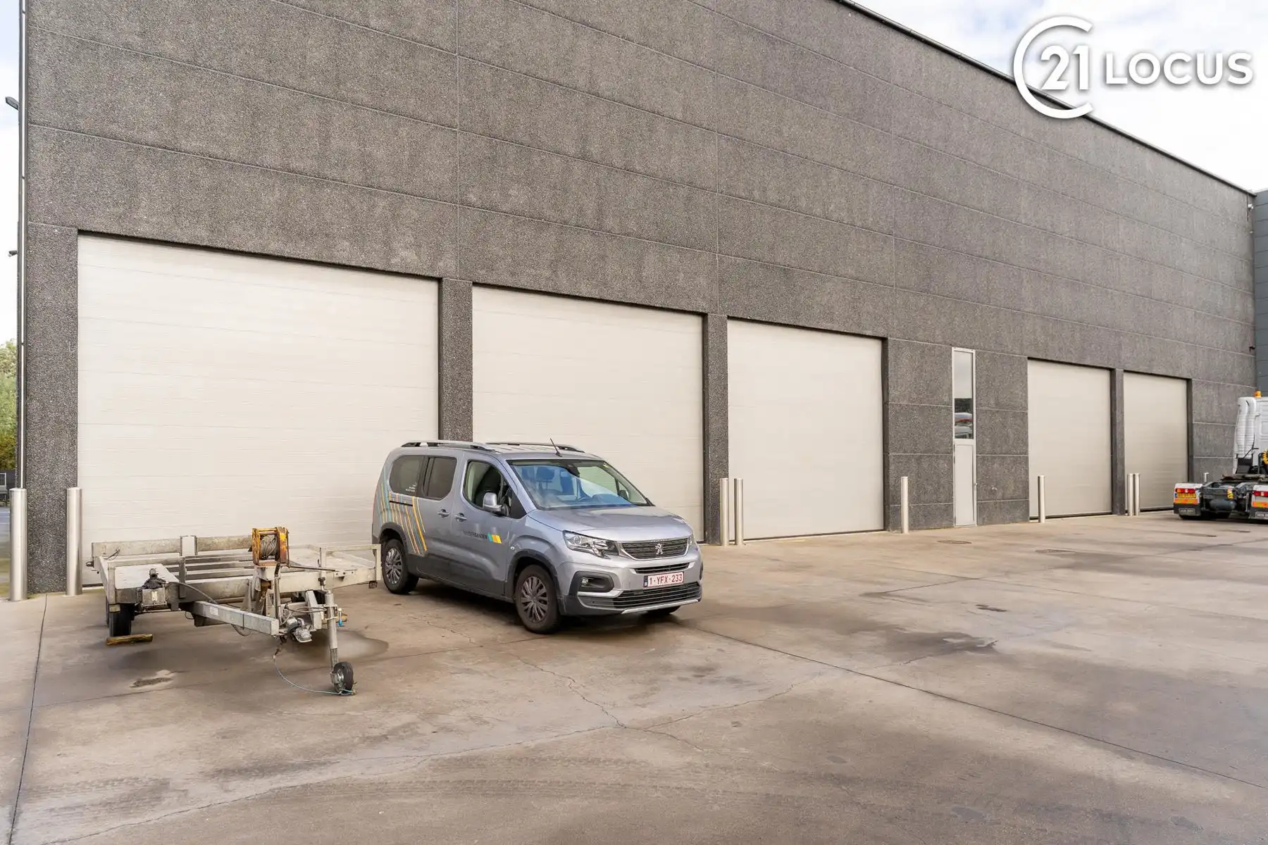 Ruim Magazijn/opslagplaats (850 m²) te Huur in Beveren foto 2