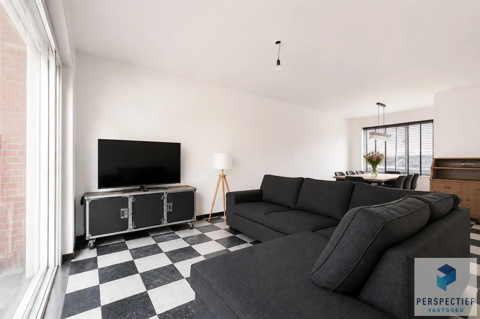 RUIME LICHTRIJKE WONING met 4 SLPKS, GARAGE en grote TUIN foto 6