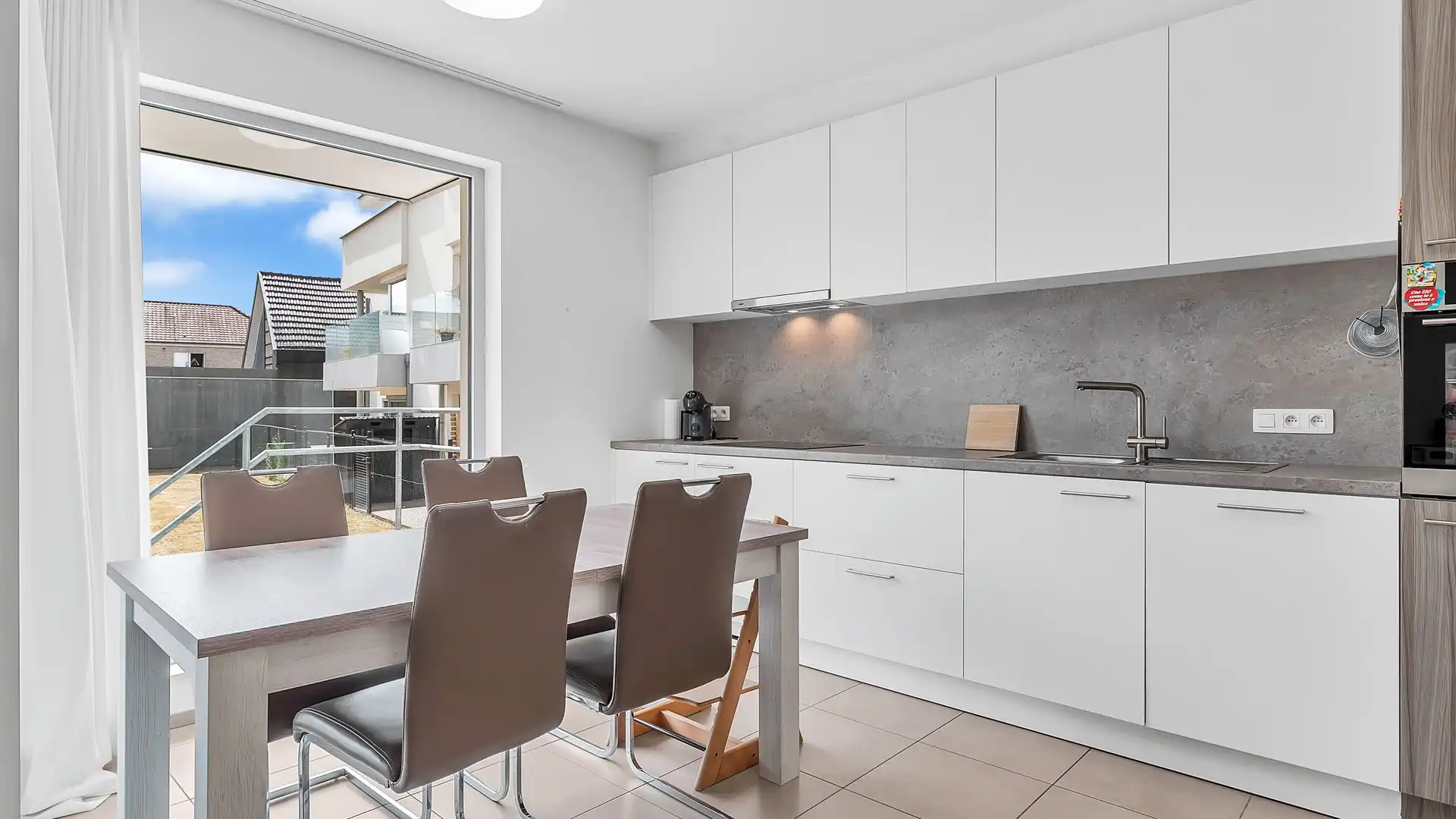 Instapklaar en energiezuinig appartement met 2 slaapkamers en 2 ondergrondse autostaanplaatsen foto 6