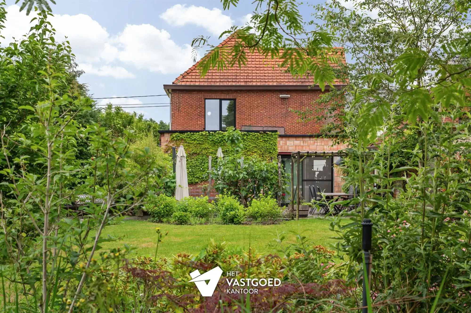 STIJLVOLLE GERENOVEERDE WONING GELEGEN OP EEN MOOI UITGESTREKT PERCEEL VAN 11A 64CA TE BEVERLO foto 21