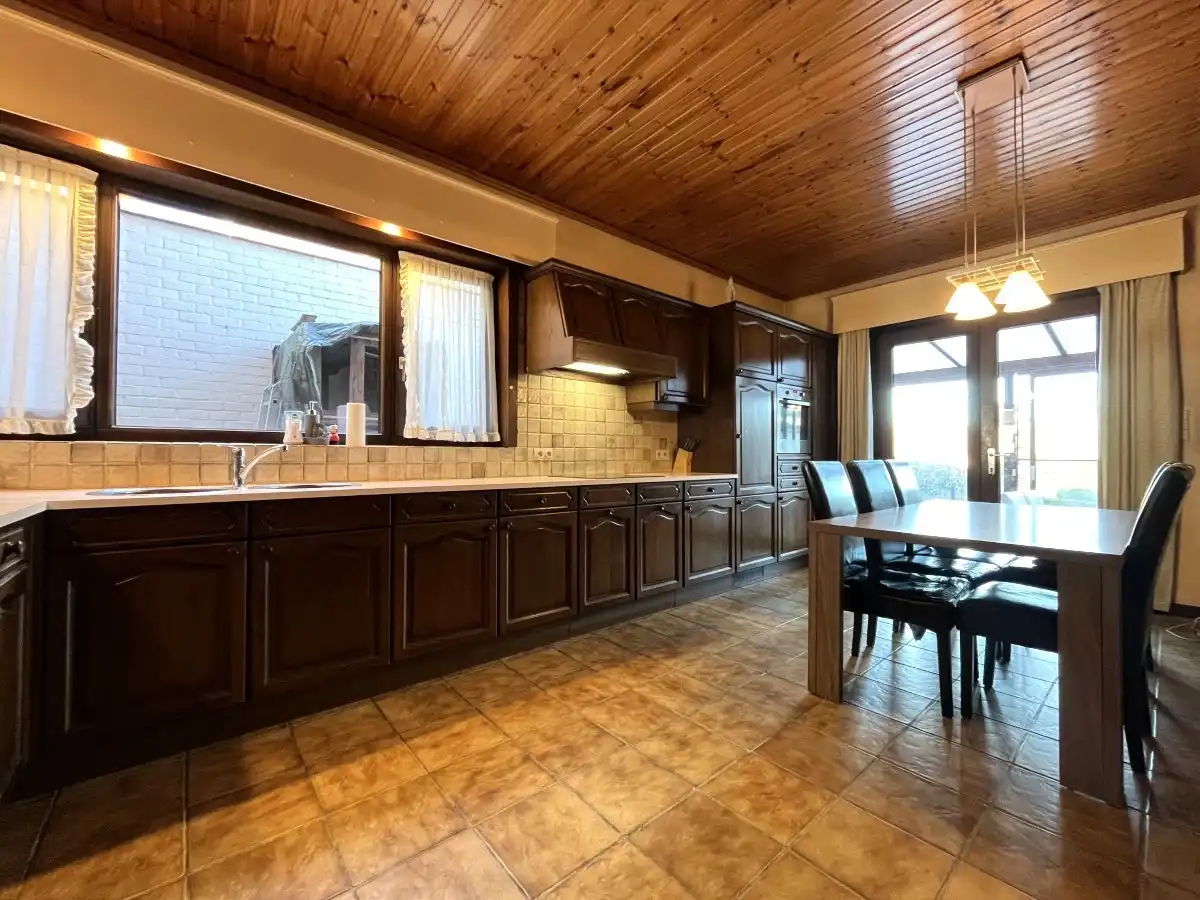 Zonnebeke – Woning met ruime tuin en uitweg achteraan foto 4