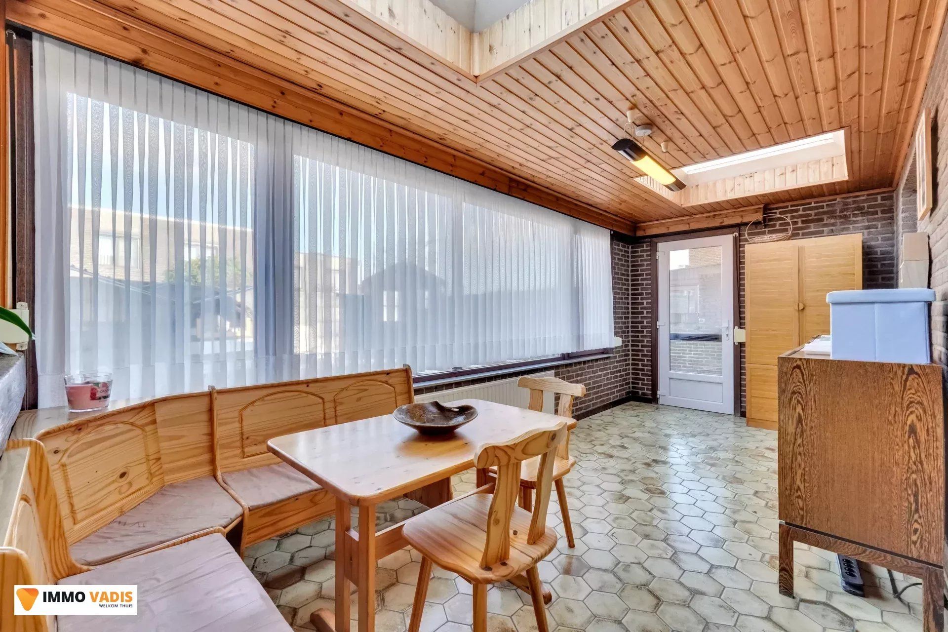 Ruime gezinswoning met drie slaapkamers en inpandige garage foto 8