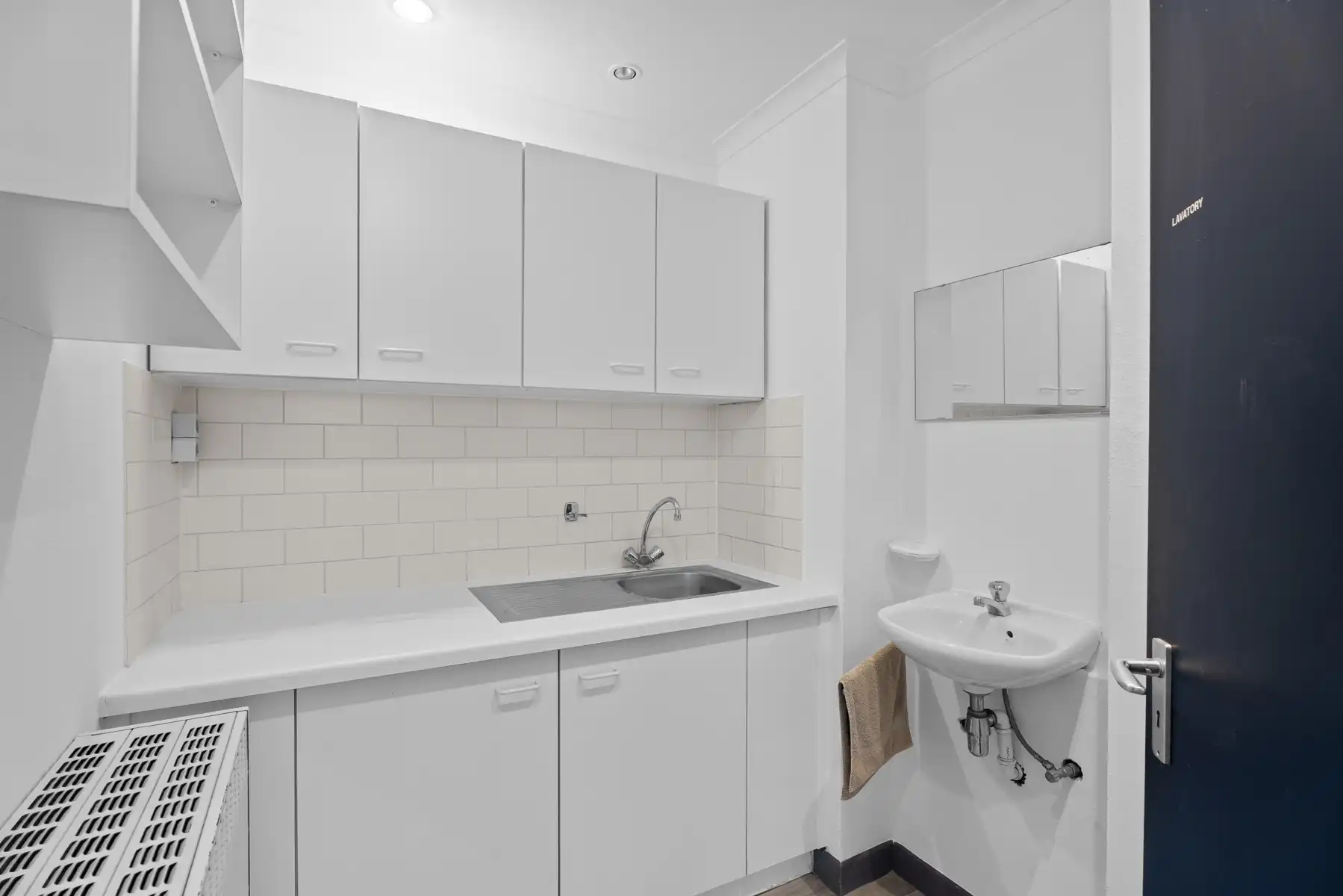 Praktische kantoorruimte op toplocatie in centrum Wetteren! foto 4