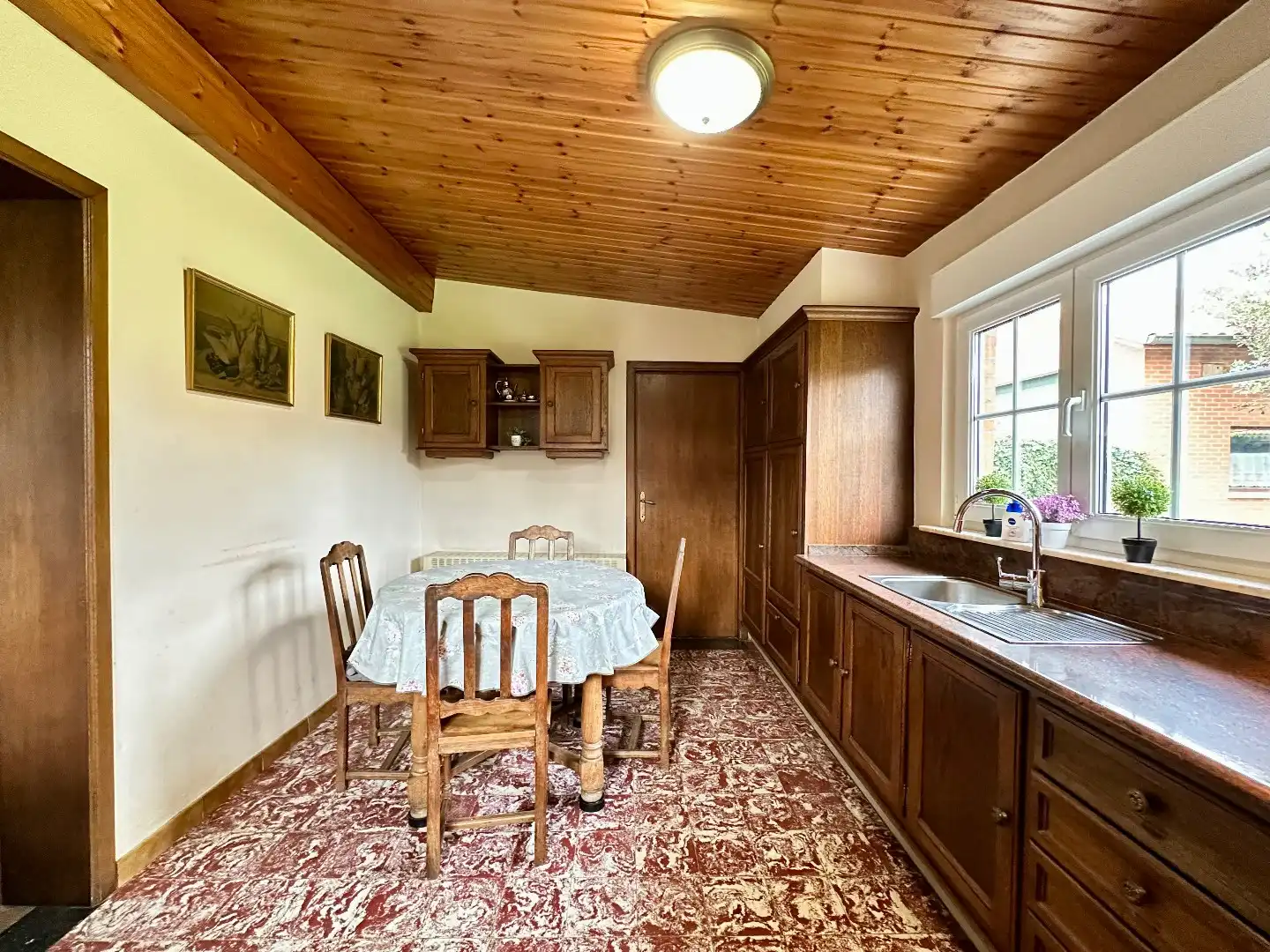 Ruime gezinswoning met prachtige tuin nabij centrum Tongeren foto 11