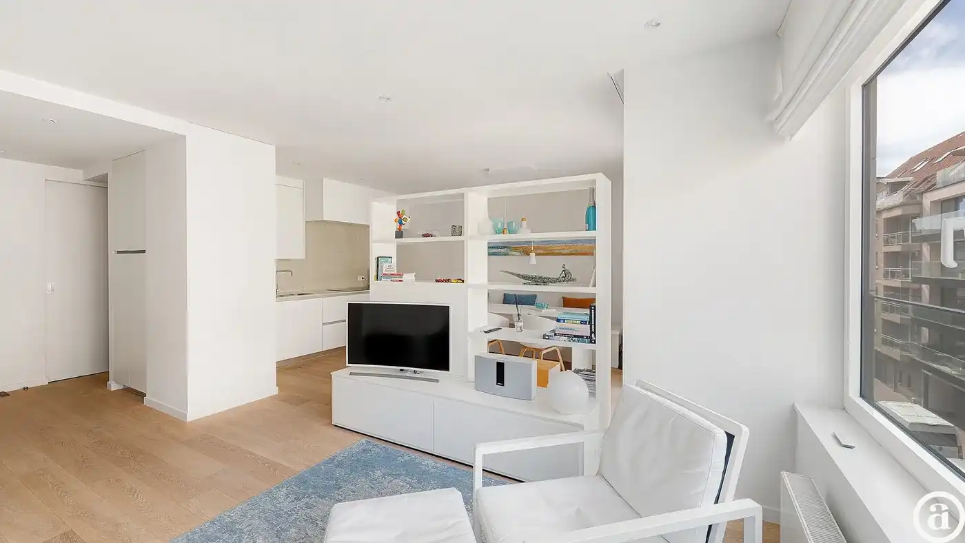 Modern 1-slaapkamerappartement met balkon op toplocatie foto 2