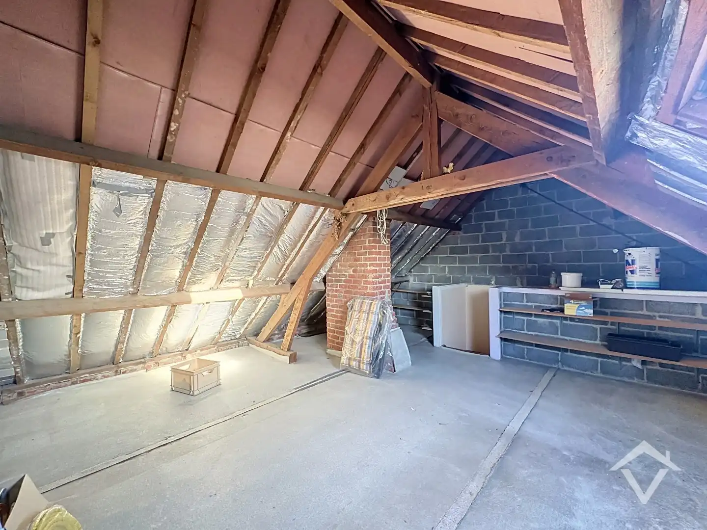 Licht op te frissen rijwoning met 3 slaapkamers, zolder en garage te Zedelgem foto 19
