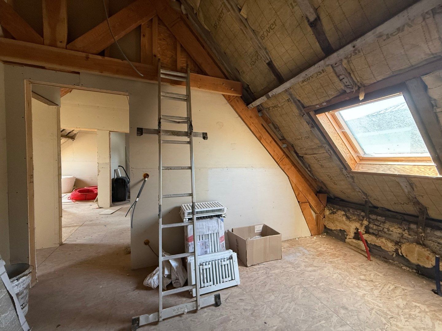 Verder af te werken vier slaapkamer woning met tuin en garage  foto 20