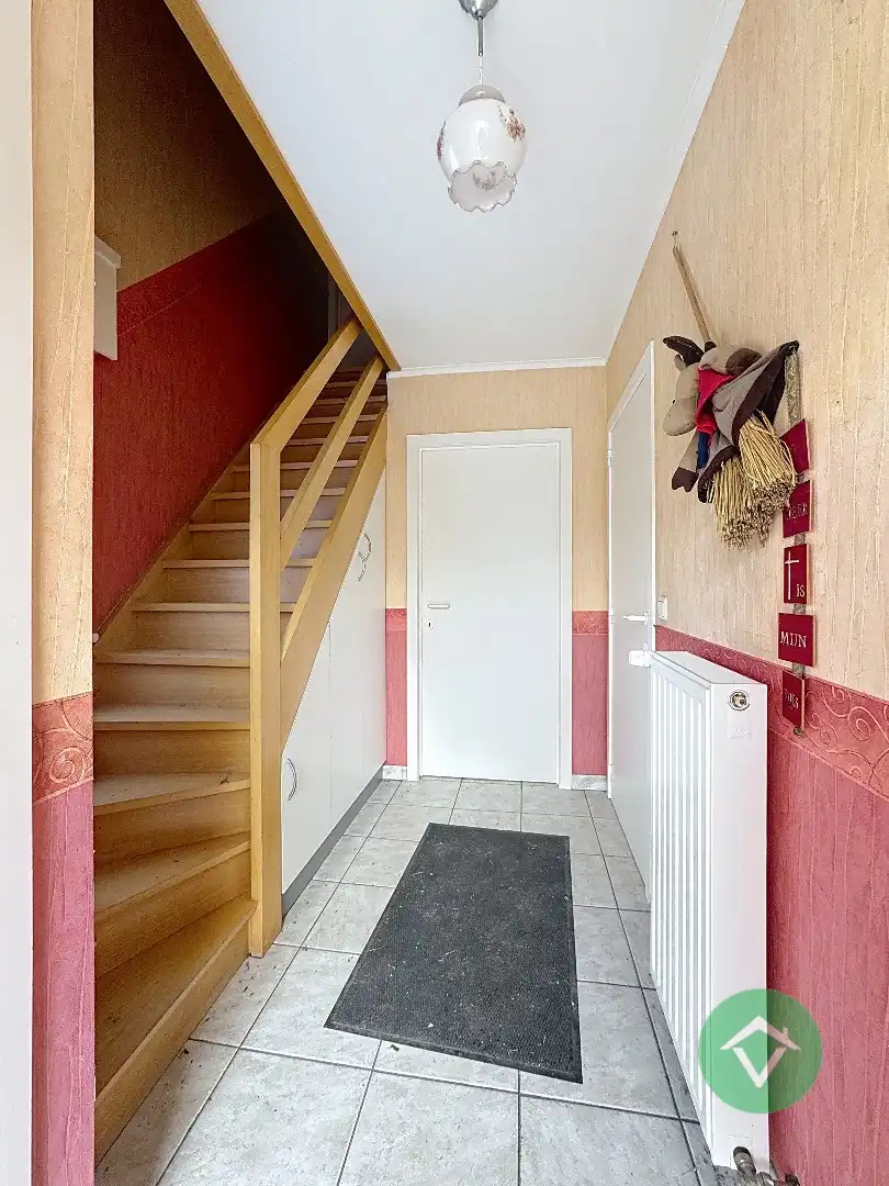 Alleenstaande woning met naastliggend stuk bouwgrond en weide te Eernegem foto 26