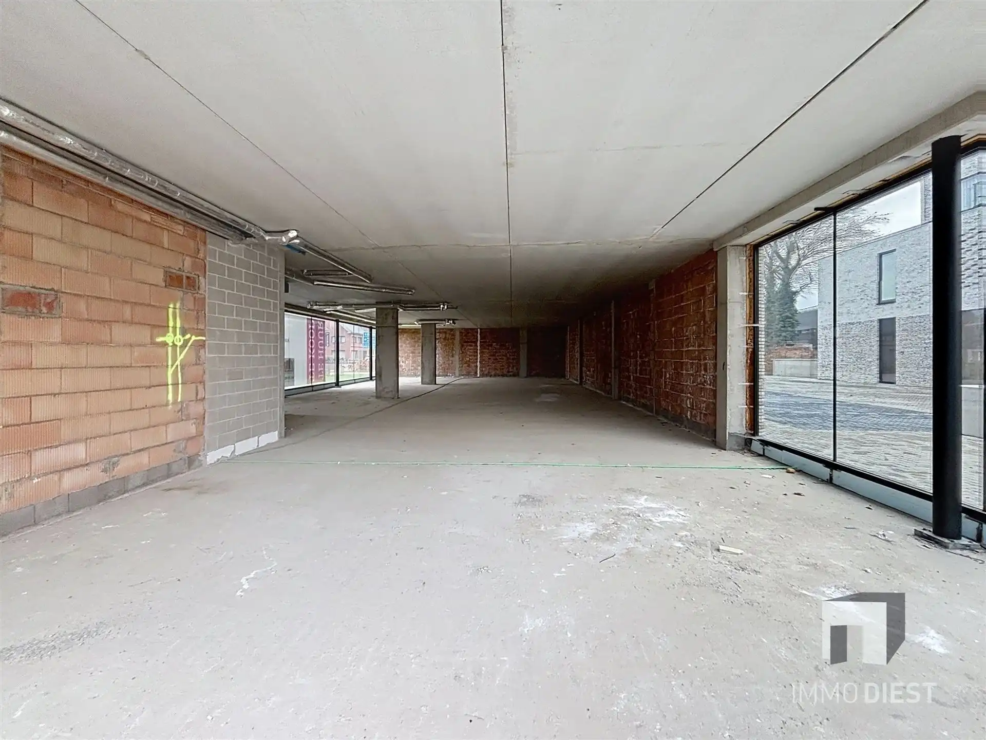 Commercieel Gebouw van 374m2 op toplocatie met parking! foto 16