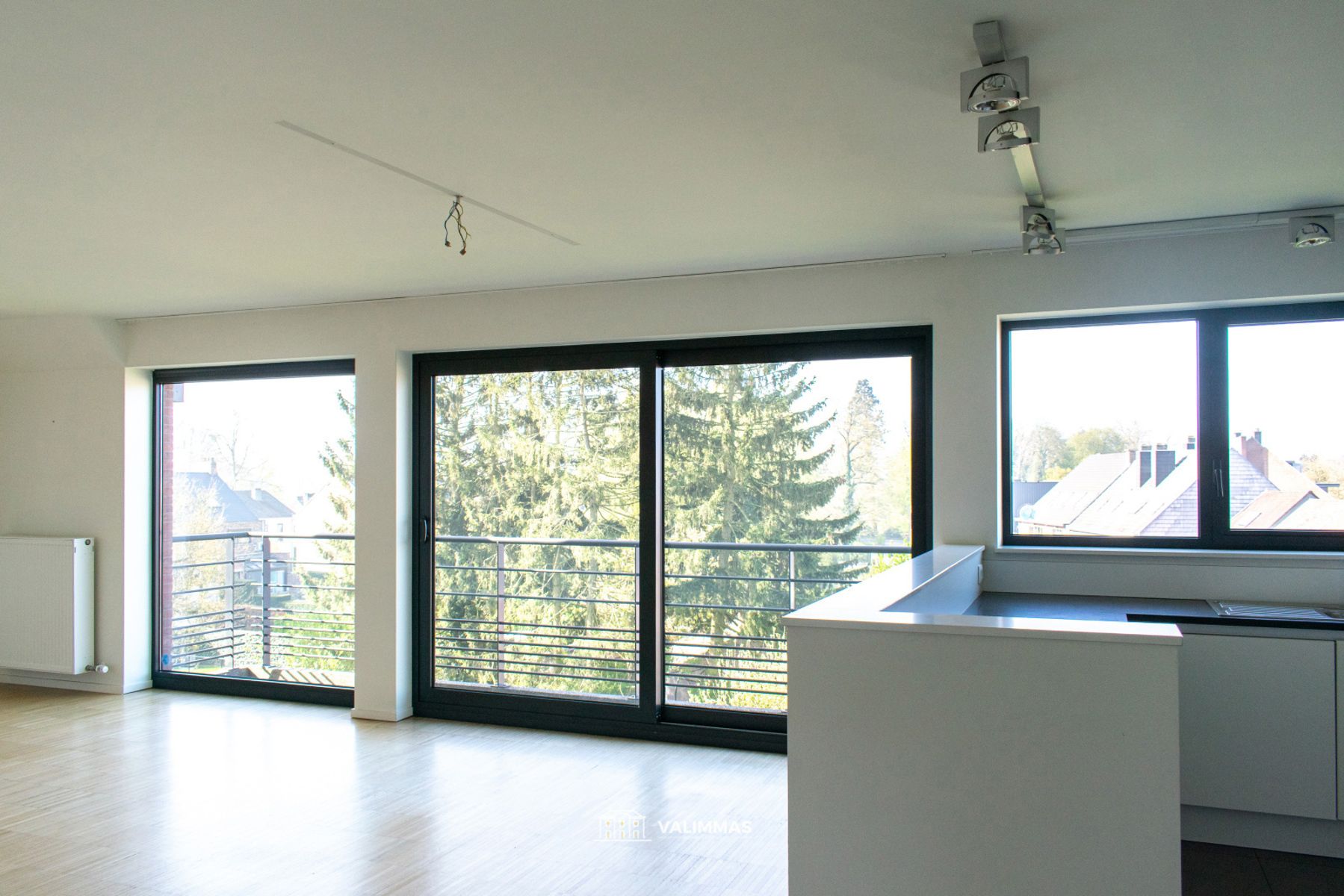Zeer ruim duplex-appartement met terras, garage, parking... foto 4