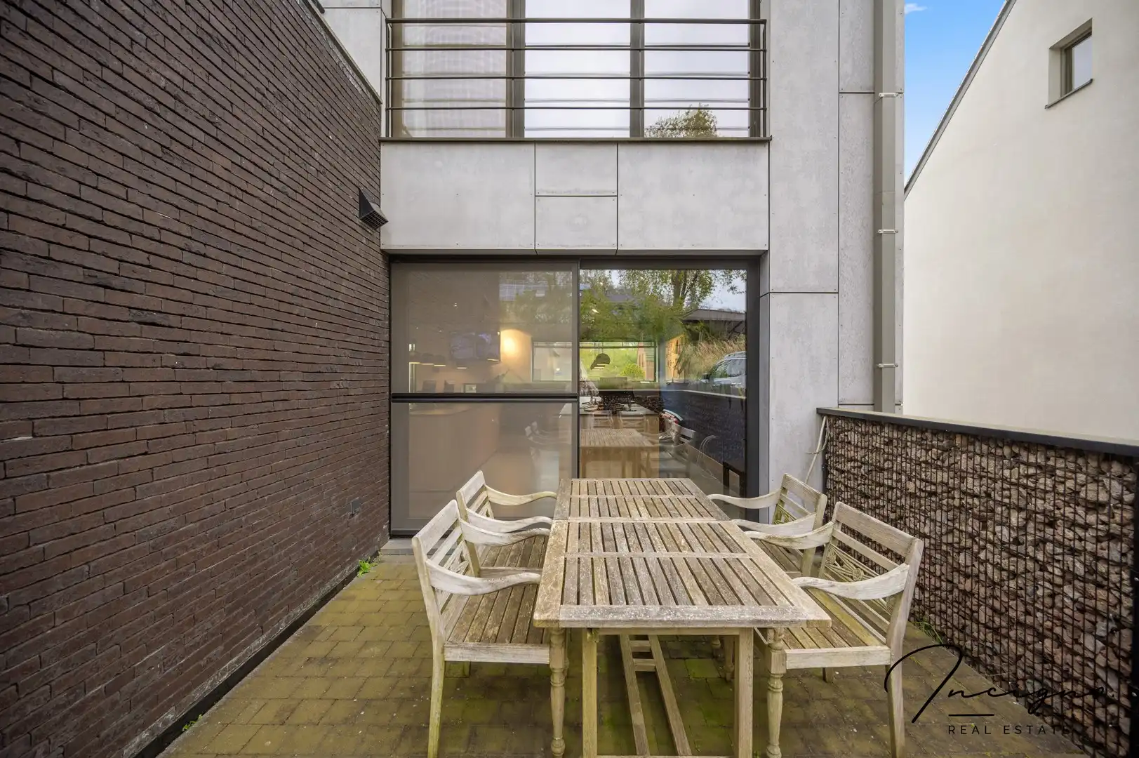 Handelspand met woonst op een interessante commerciële ligging foto 12