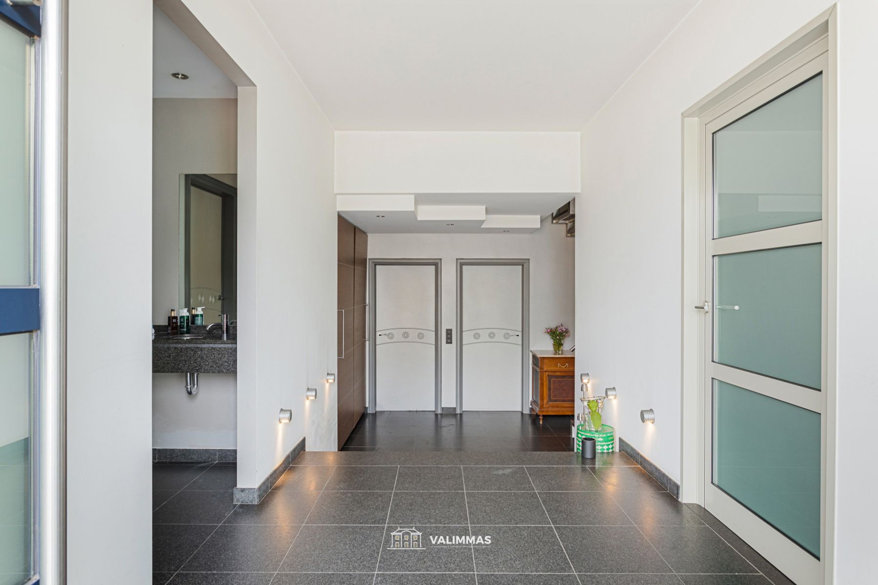 Ruime en luxueuze villa met dubbele garage en mooie tuin... foto 8