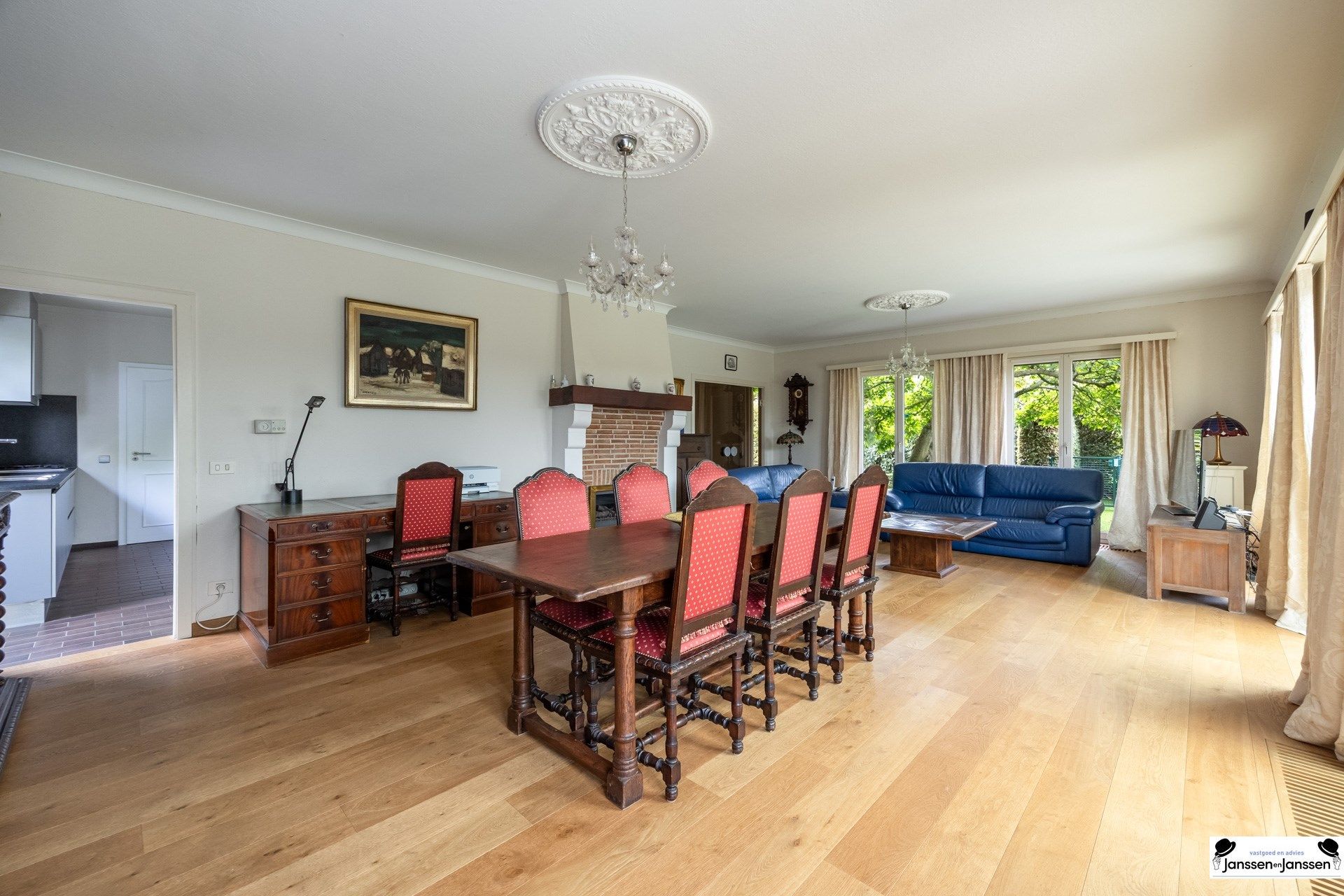 Charmante laagbouwwoning met 3 slaapkamers en prachtige tuin foto 4