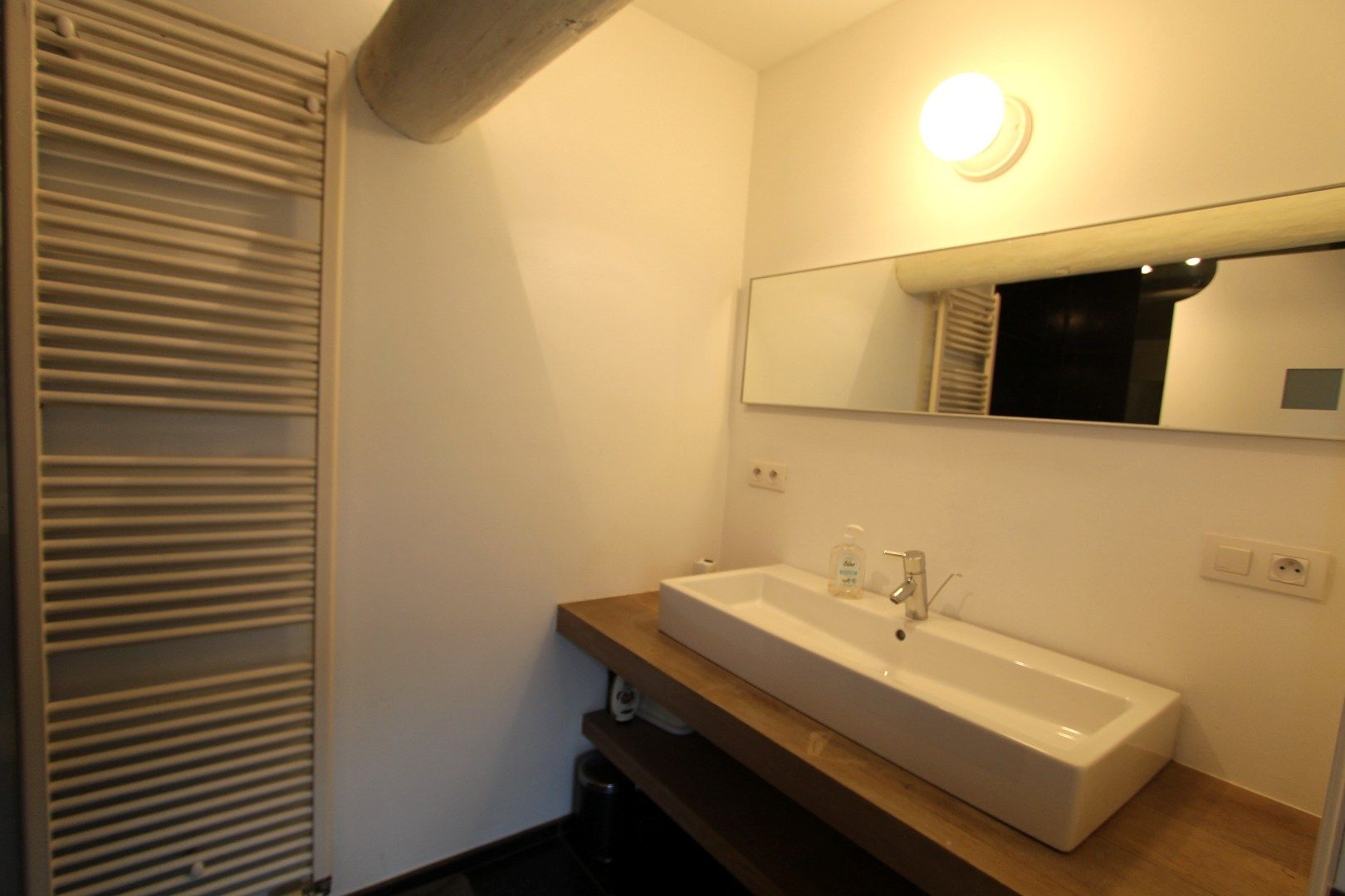 RUIME WONING VAN 390 m² MET GROTE TUIN EN ZWEMBAD foto 25