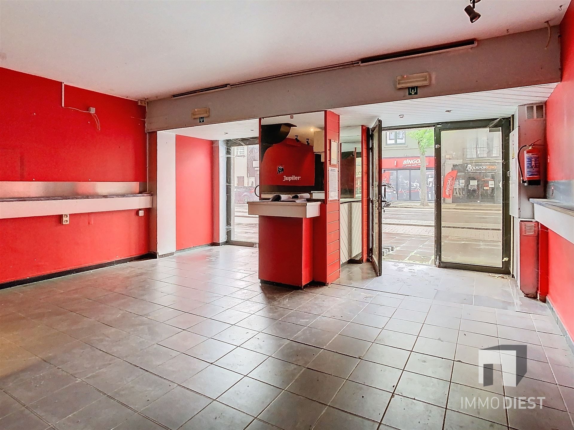 Handelspand 180m2 gelijkvloers op 3,47are met achterliggende tuin foto 2