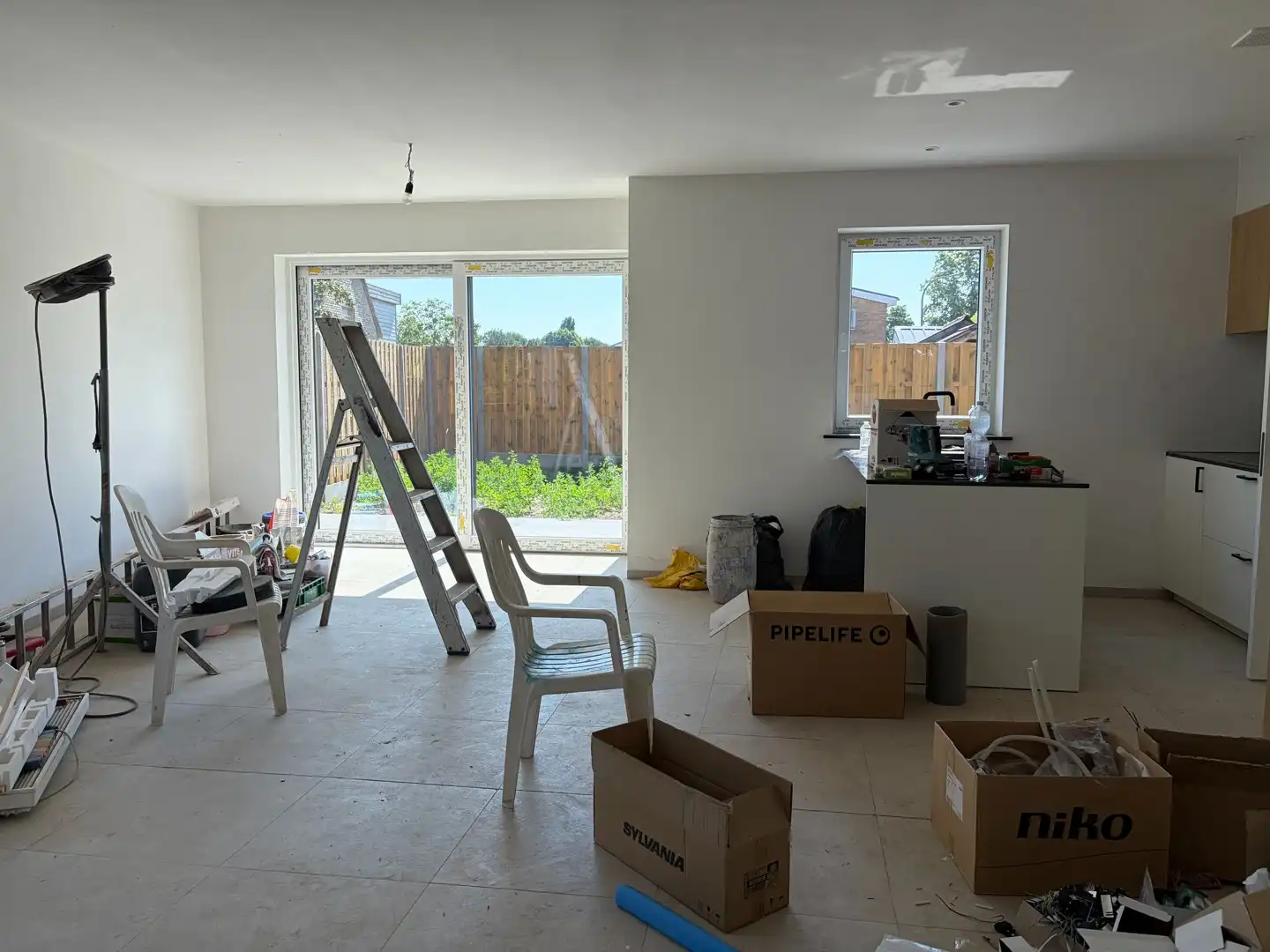 Moderne halfopen woning met 3 slpk, garage en tuin foto 4
