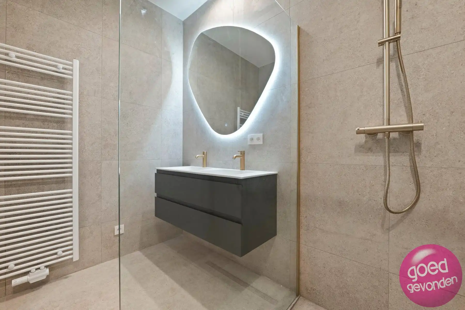 NIEUW APP - 1of2 SLK - TERRAS - KELDER - CENTRUM - GEEN BTW foto 17