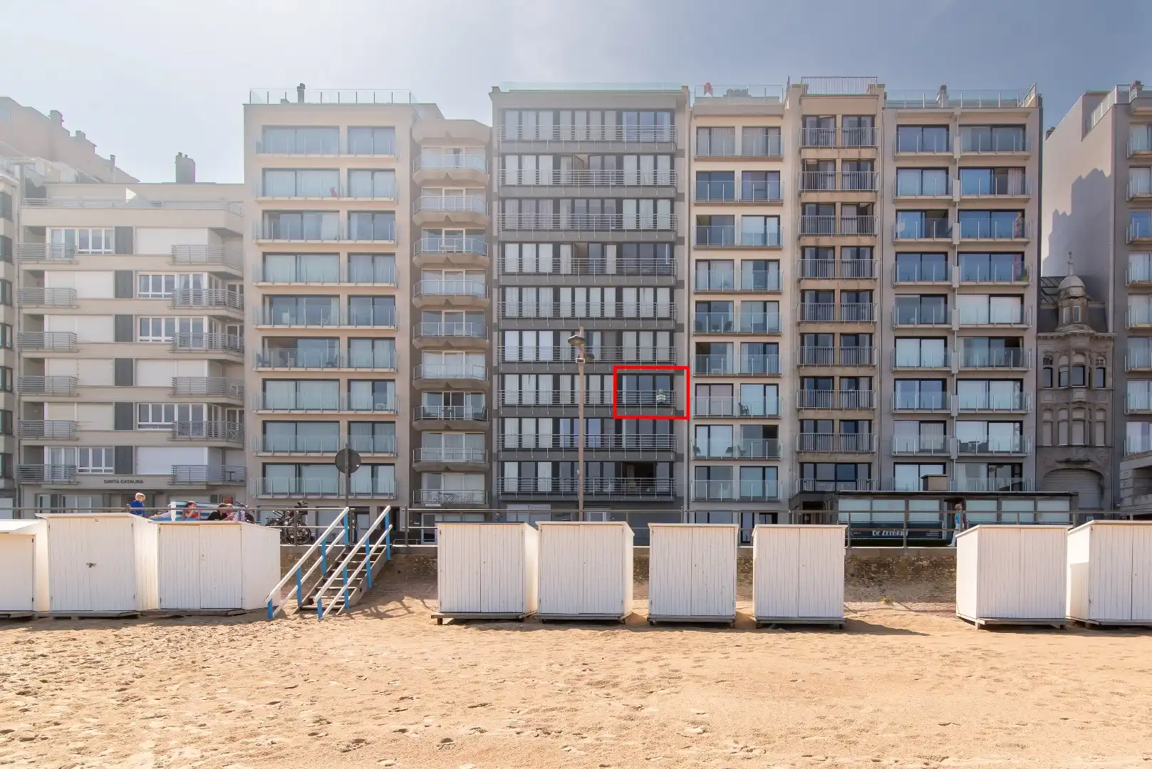 Lichtrijk appartement met panoramisch zeezicht aan de kust foto 21