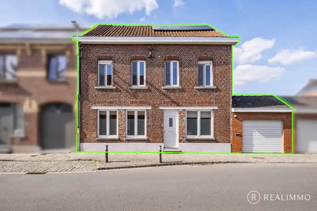 Ruime woning met grote tuin in Kooigem foto {{pictureIndex}}