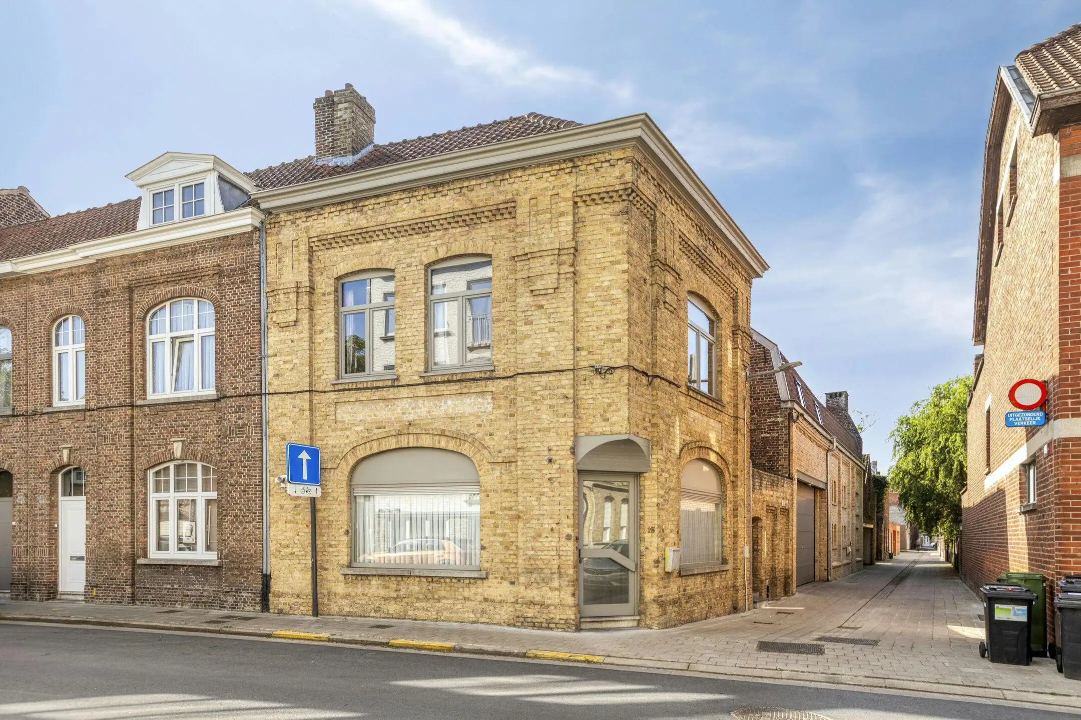 Instapklaar huis te koop in Ieper centrum foto 2