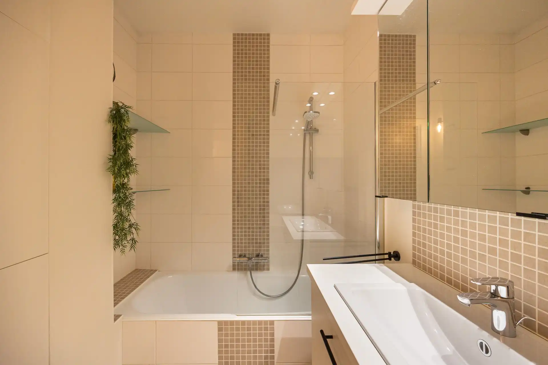 Verzorgd appartement met 2 SLKPS in rustige buurt foto 29