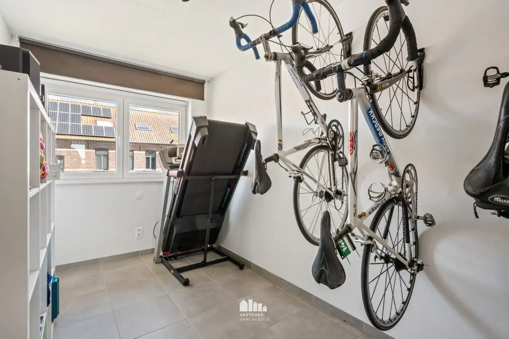 Recente nieuwbouwwoning (2020) met zonnige tuin, garage en uitweg foto 20