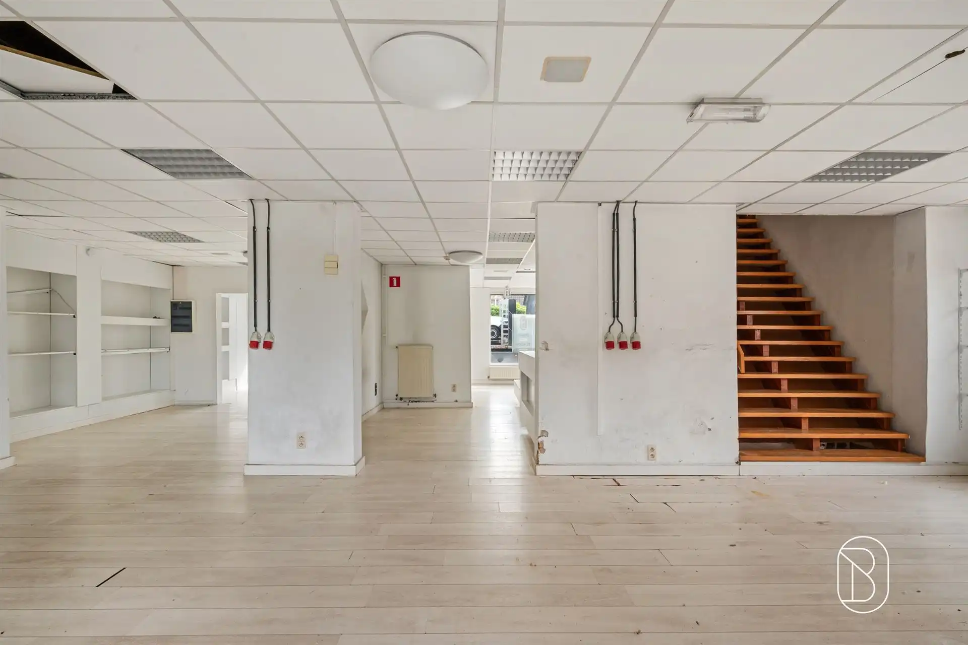 Topgelegen commercieel pand met parking foto 8
