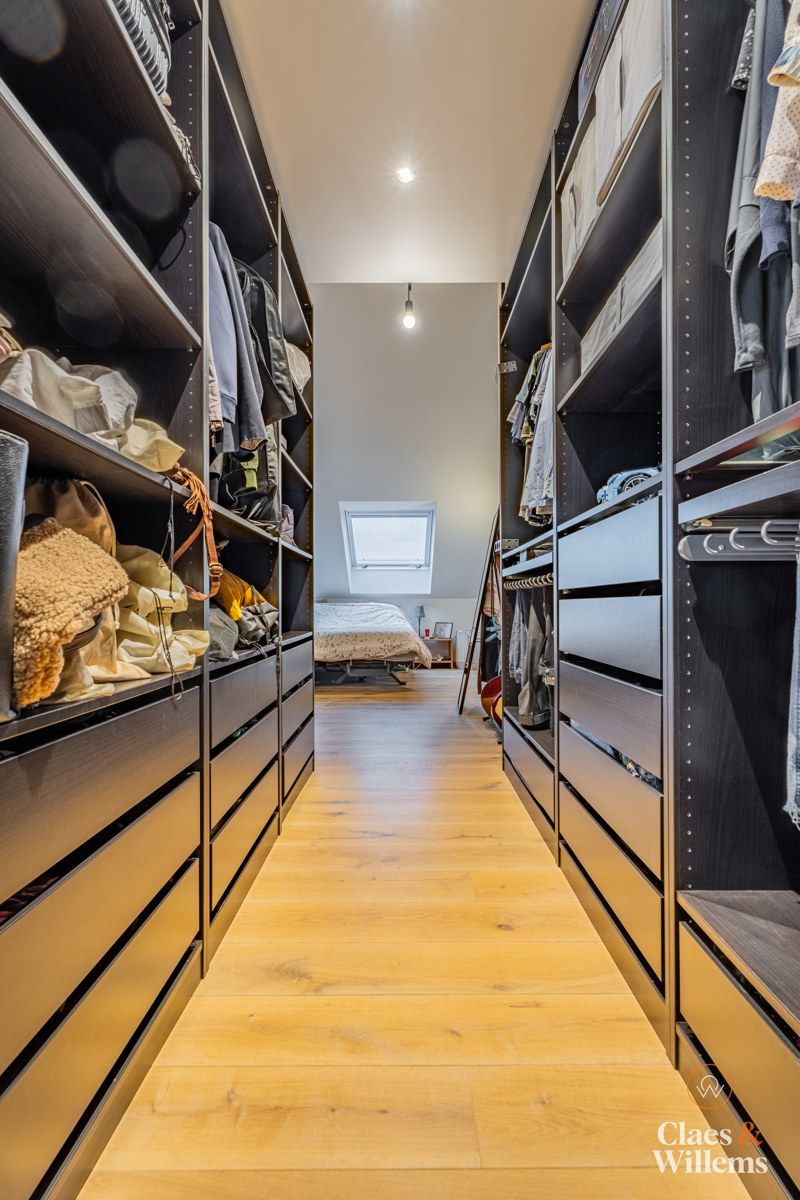 Ruim huis met zonnepanelen en vrije tuin  foto 16