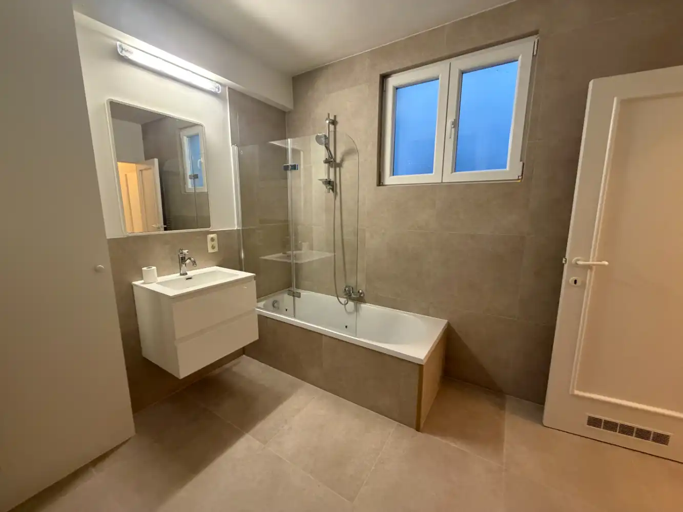 Gerenoveerd appartement met twee slaapkamers gelegen op het eerste verdiep in een gebouw zonder lift. Dichtbij de Markt te Blankenberge. foto 11