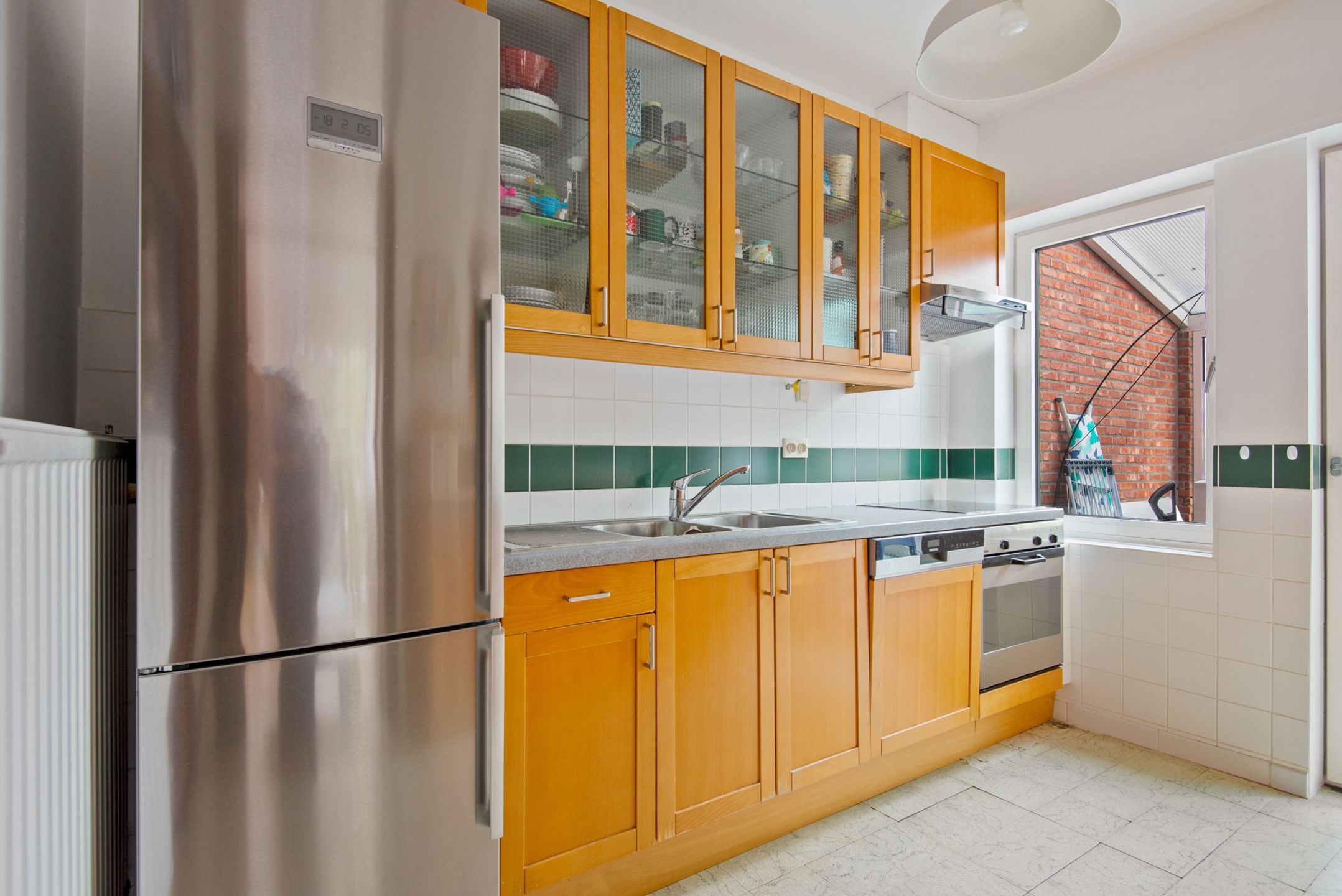 Mooie halfopen woning met garage op absolute toplocatie foto 9