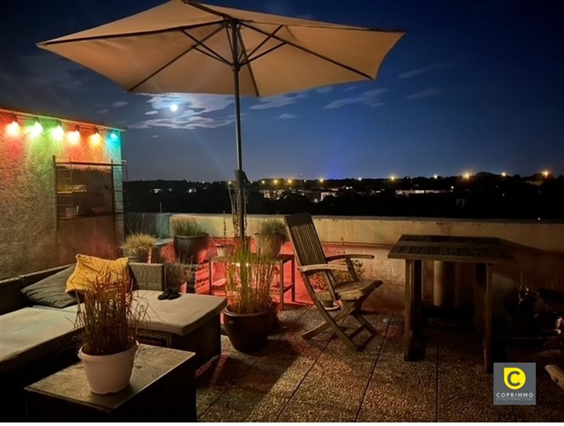 Instapklaar dakappartement met ruim terras! foto 7