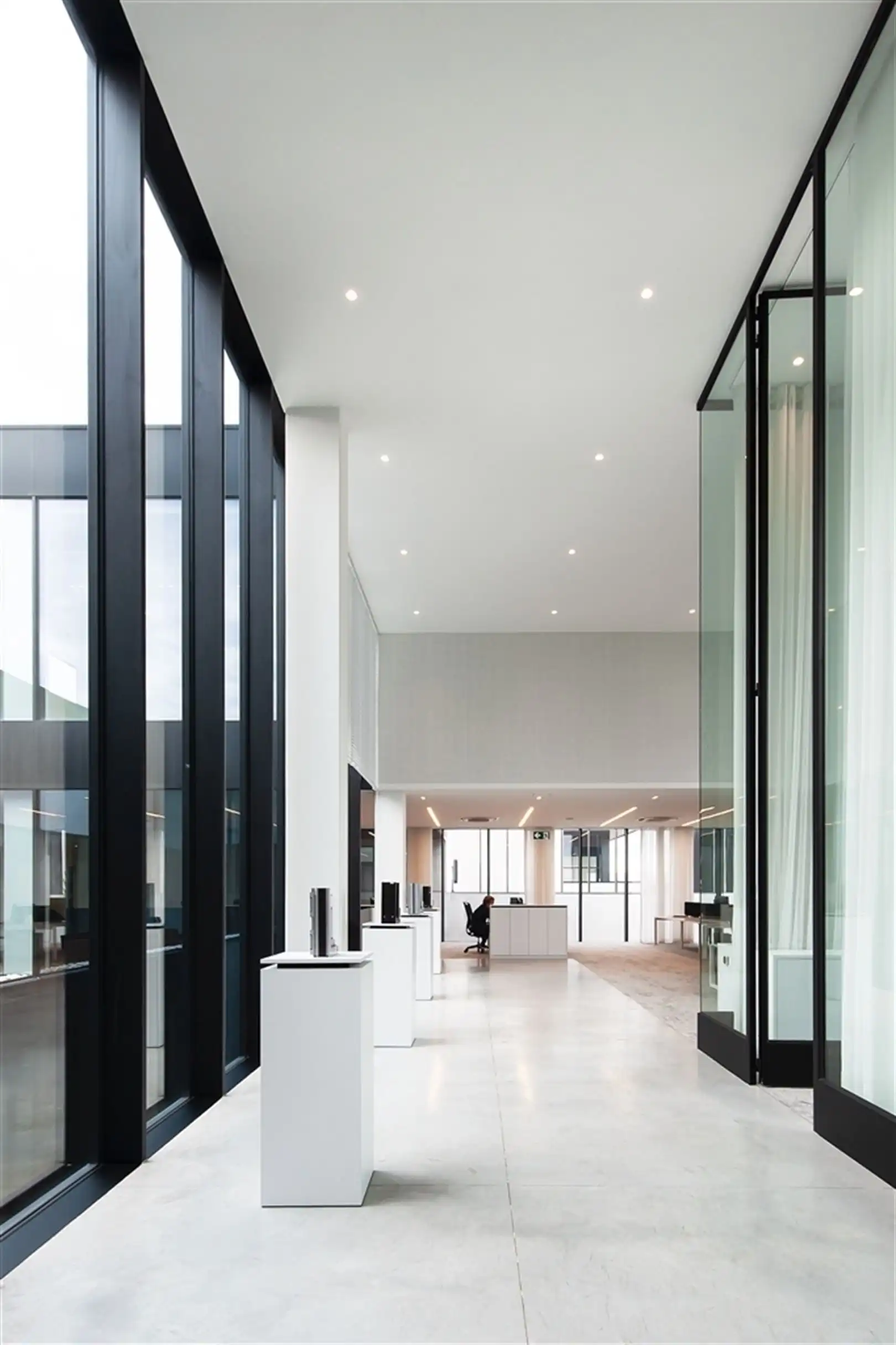 Modern bedrijfspand met kantoren te Harelbeke foto 27