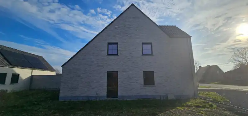 Nieuwbouw halfopen woning met klein magazijn foto 4