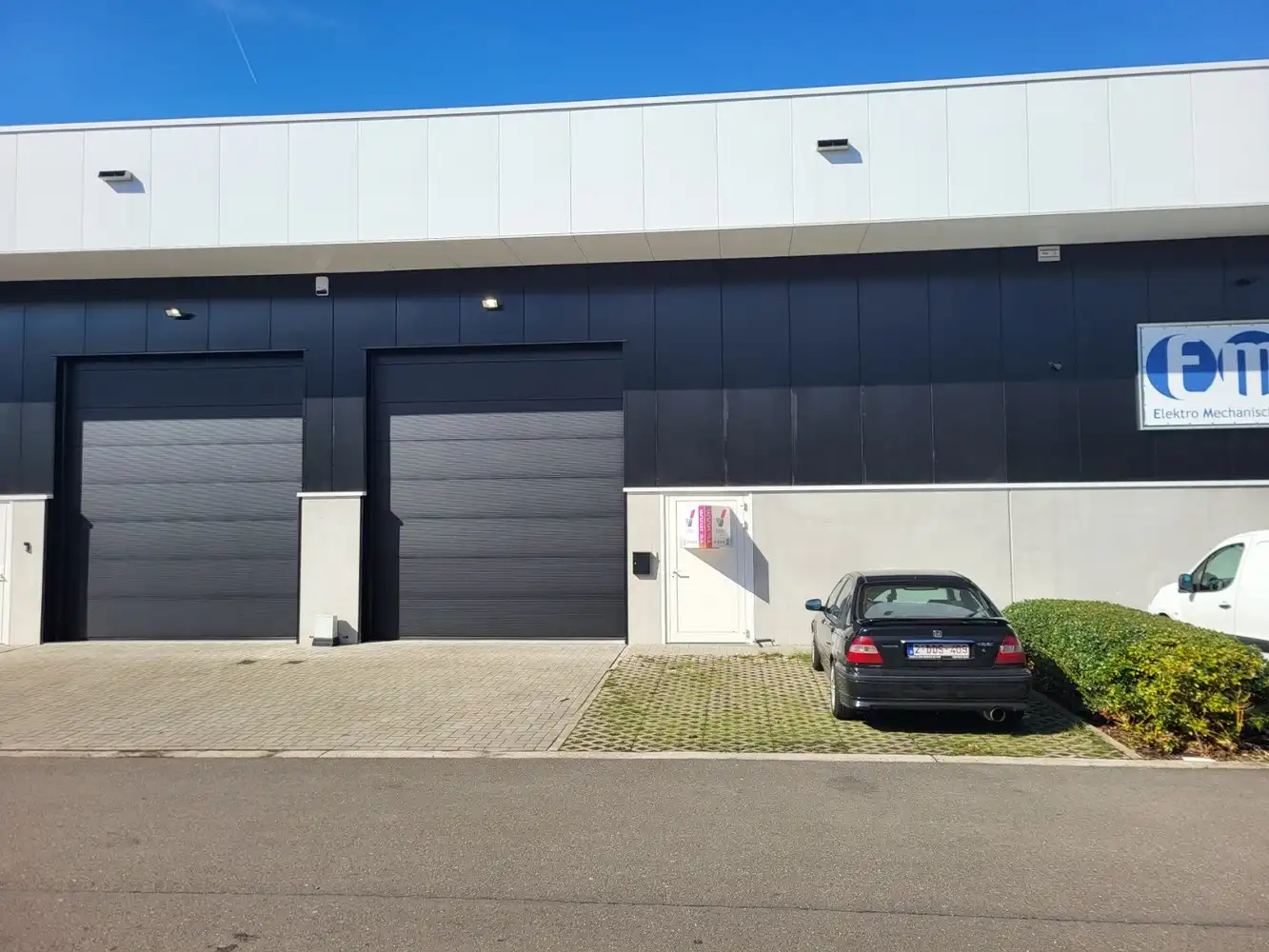 KMO-unit met kantoortje foto {{pictureIndex}}