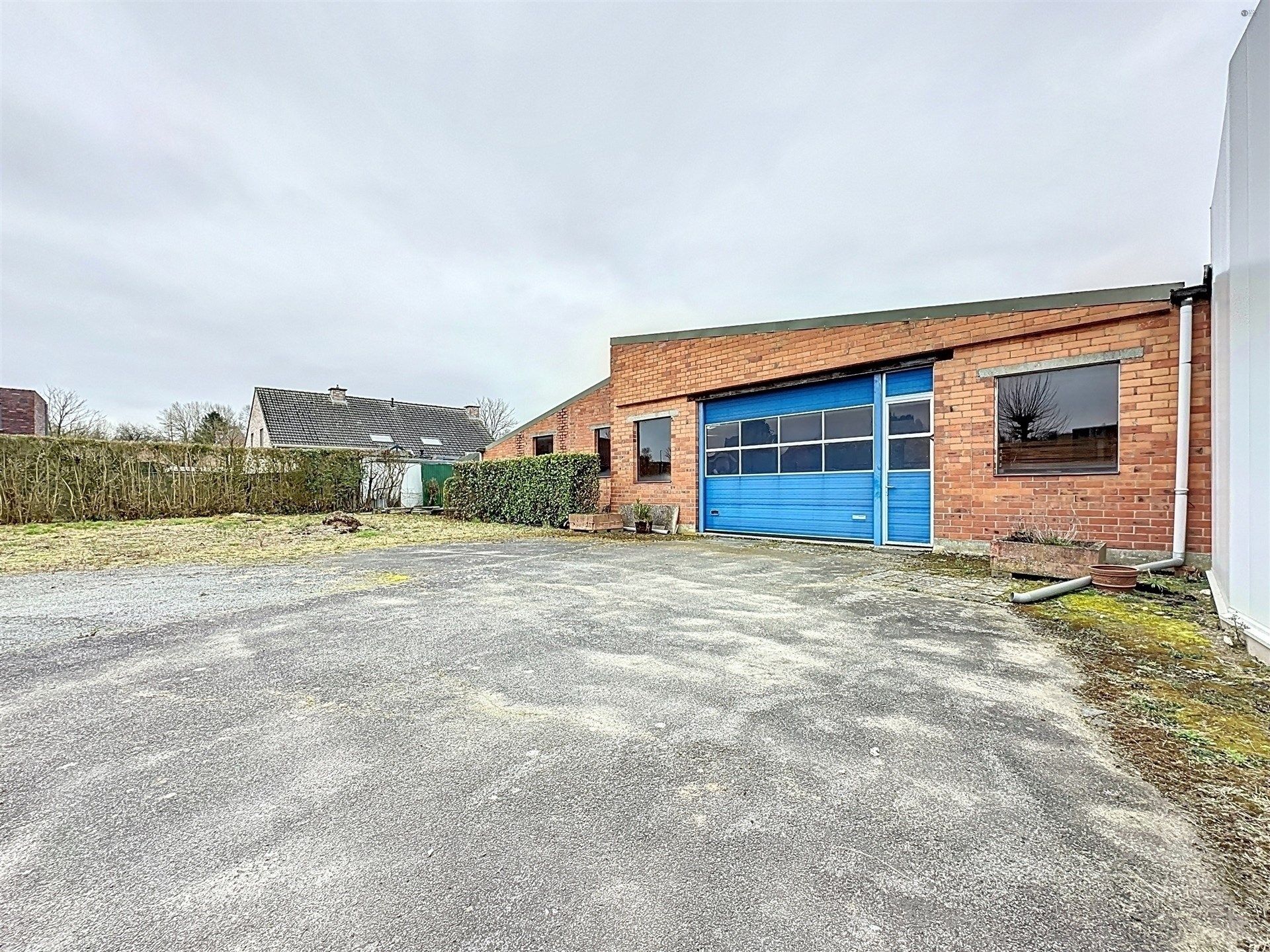 te renoveren woning met magazijn (220m²) op perceel van 1340m² foto 4