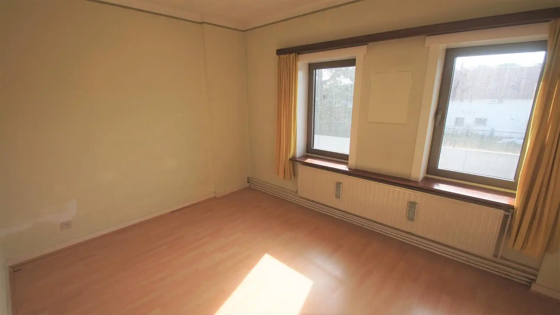 Goed gelegen ruim 2 slaapkamer appartement foto 7