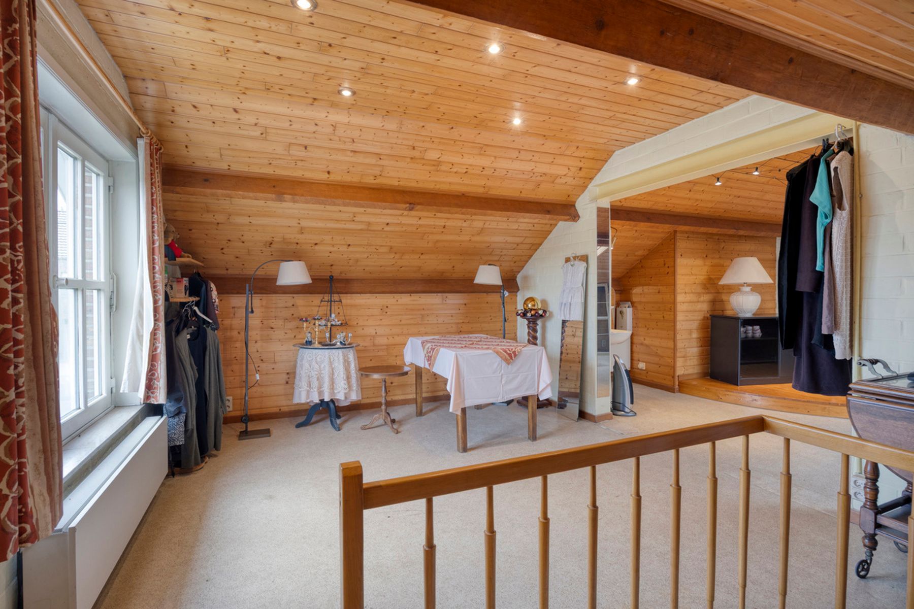 Exclusieve villa met grote loodsen combineer werken en wonen foto 22