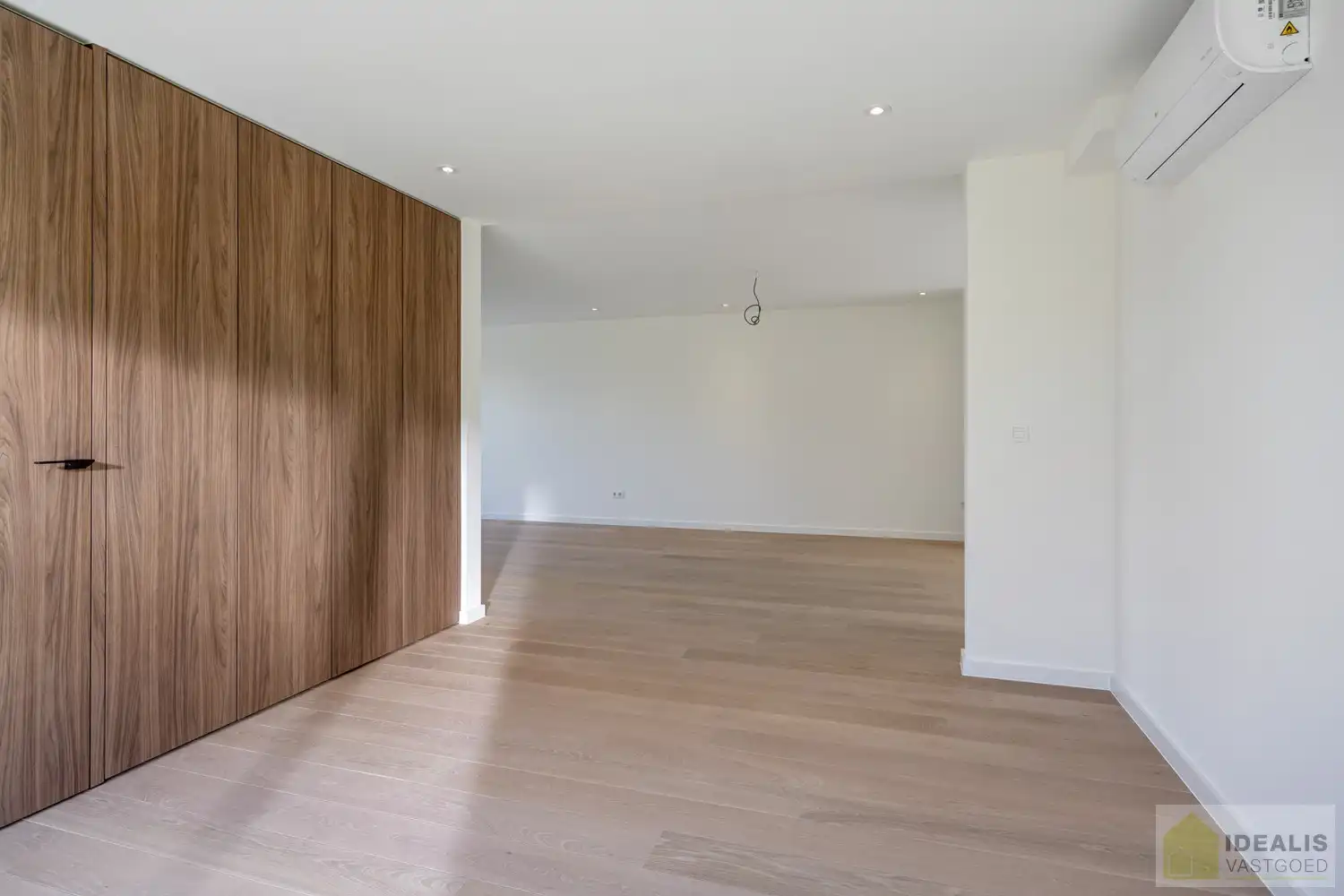 IDEALIS VASTGOED – Schitterend volledig vernieuwde woning (+- 220m²) met een heerlijke open leefruimte, 3 ruime slaapkamers, luxueuze badkamer, ruime wasplaats op een fijn zuid georiënteerd perceel! Dit heerlijke huis bevindt zich op een knap perceel van 8a 69ca in een heerlijk rustige en groene omgeving! - EEN MUST VISIT! - foto 12