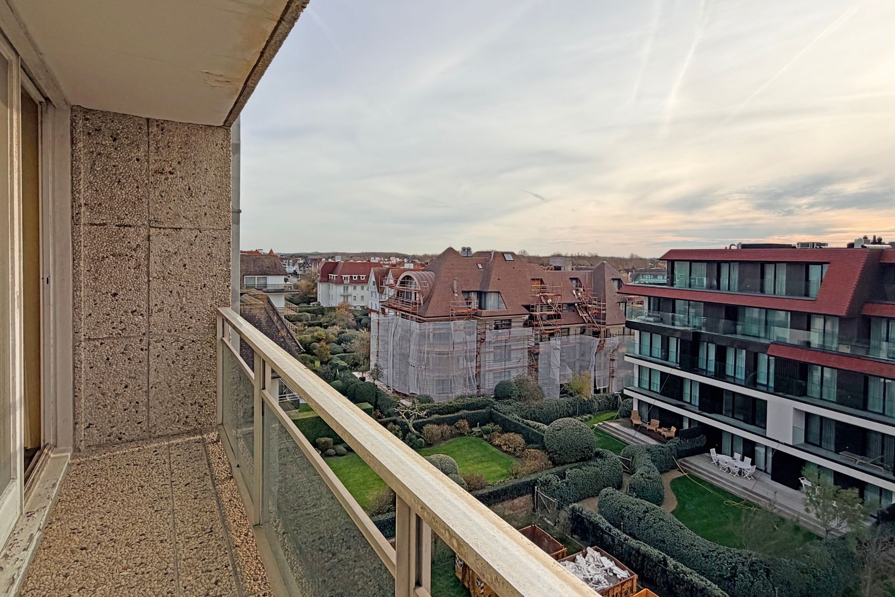 Te renoveren appartement gelegen op de Zeedijk-Het Zoute foto 6