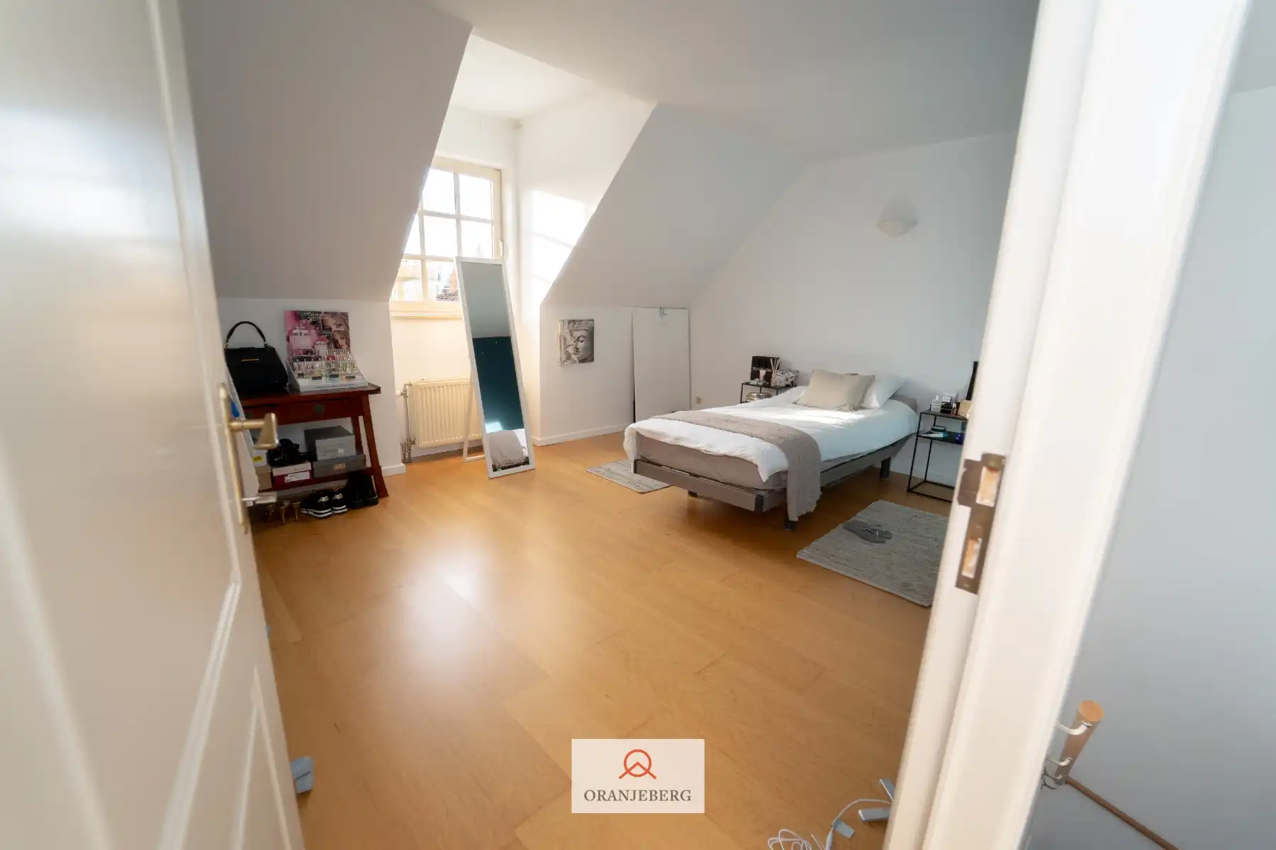 Zeer ruim 3 slaapkamer appartement (230 m²) foto 3
