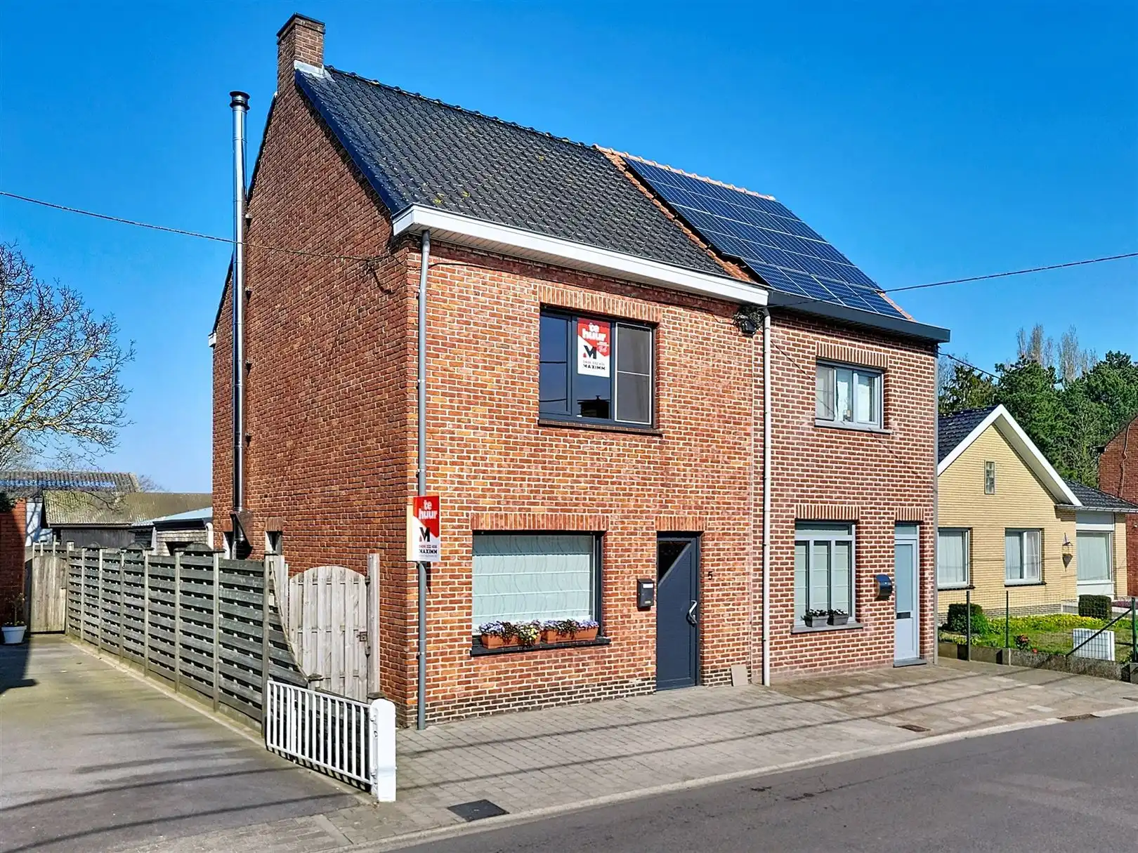 woning met 4 slaapkamers en eigen staanplaats ! foto {{pictureIndex}}
